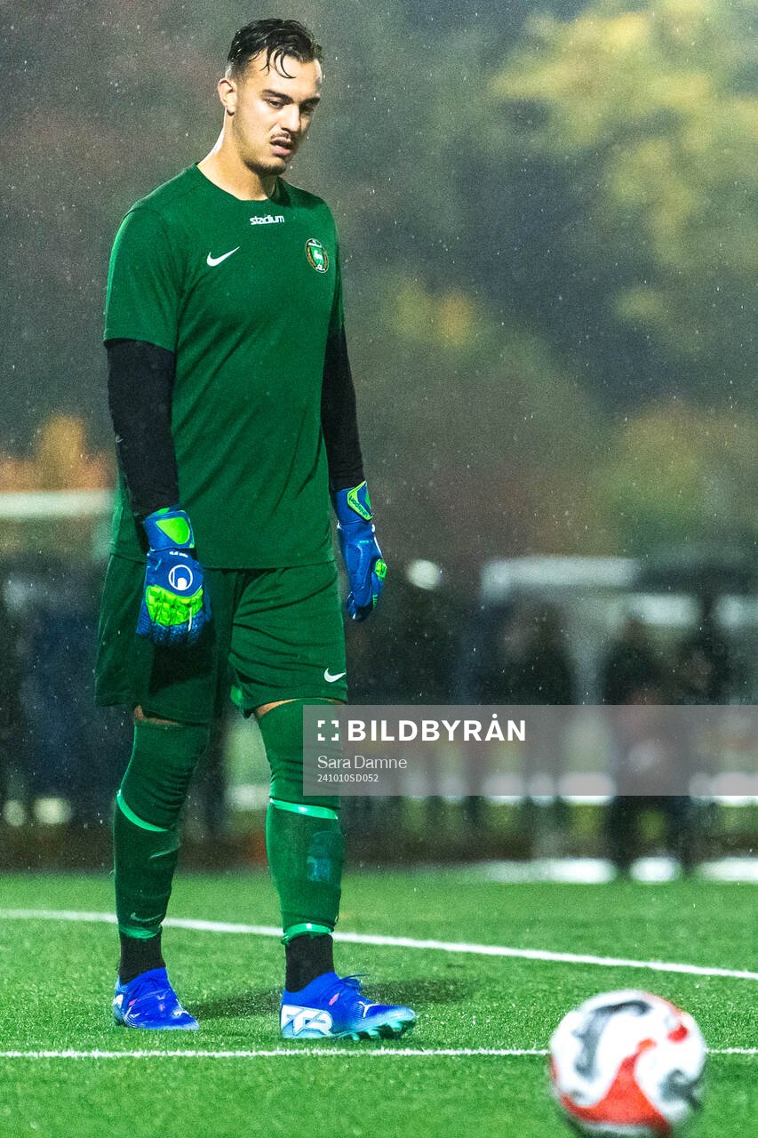 FC Järfällas målvakt Christos Liantas deppar