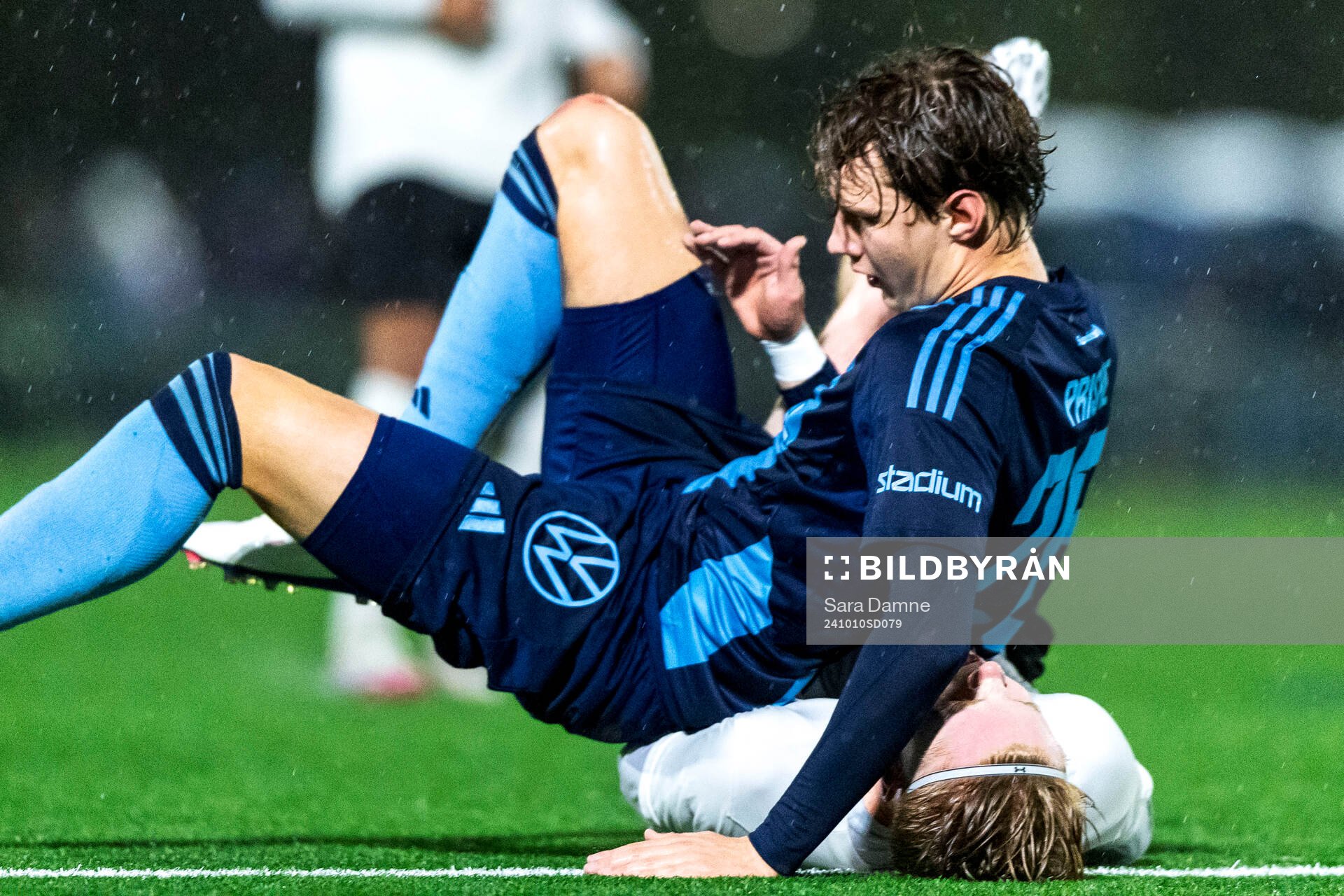 Djurgårdens August Priske Flyger och FC Järfällas Lukas
