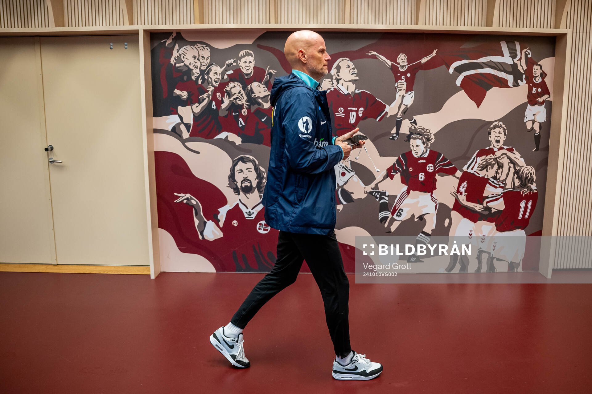Ståle Solbakken, head coach of Norway, arrives