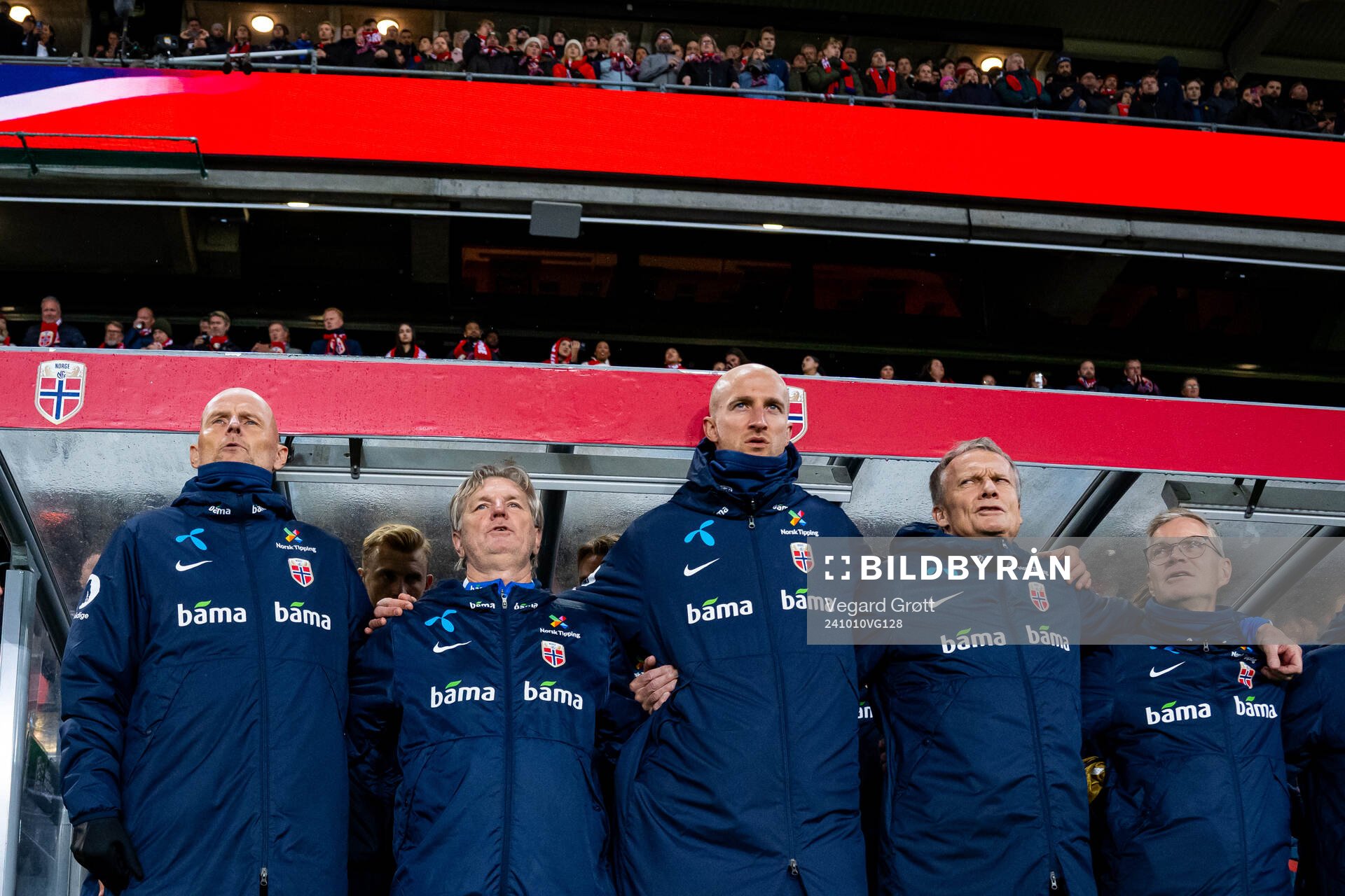 Head coach Ståle Solbakken, assistant coach Kent