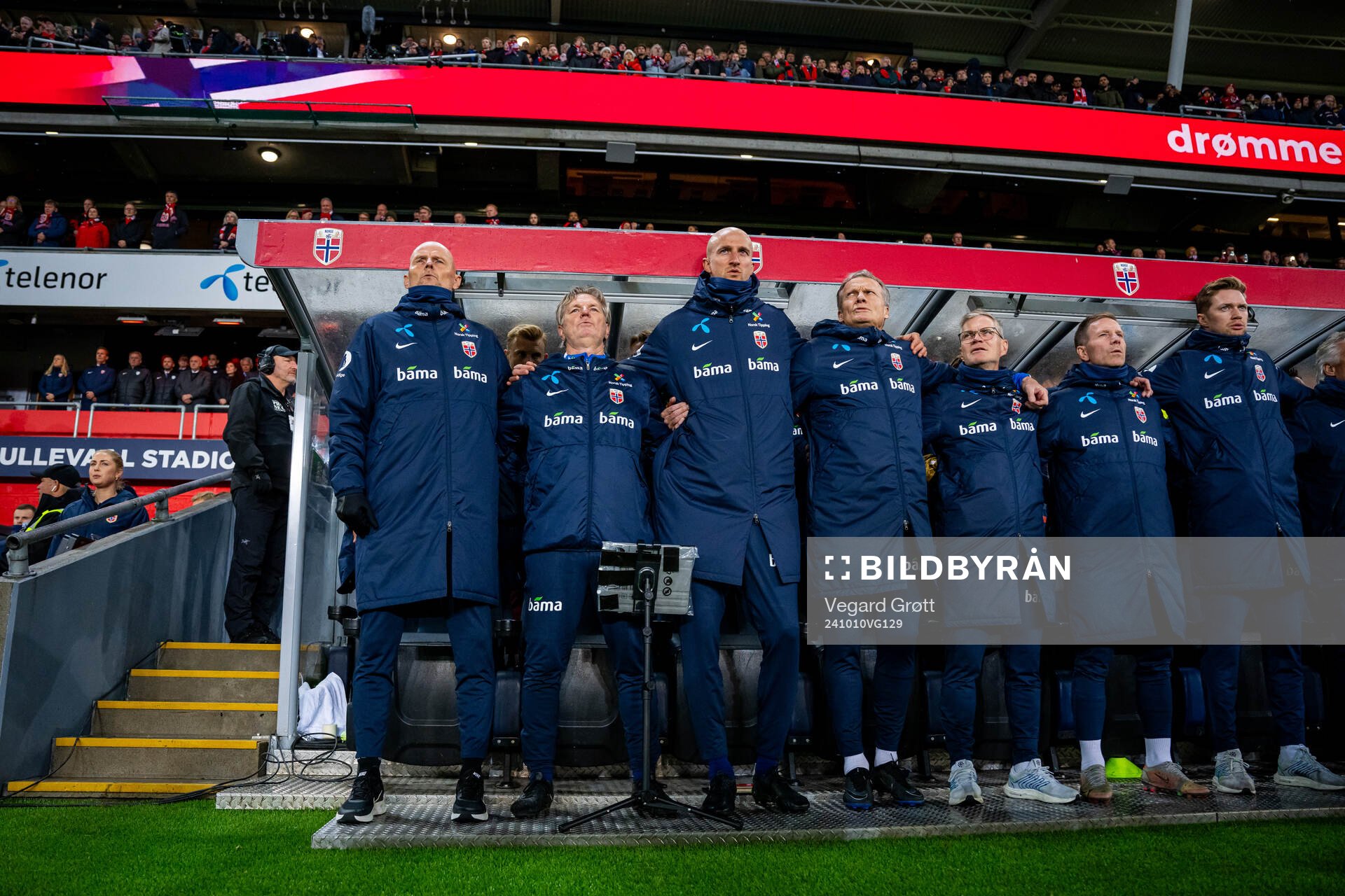 Head coach Ståle Solbakken, assistant coach Kent