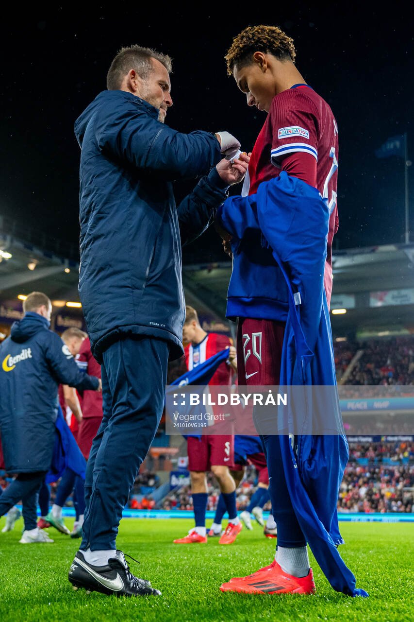 Thomas Ødegaard, manual therapist, and Antonio Nusa of