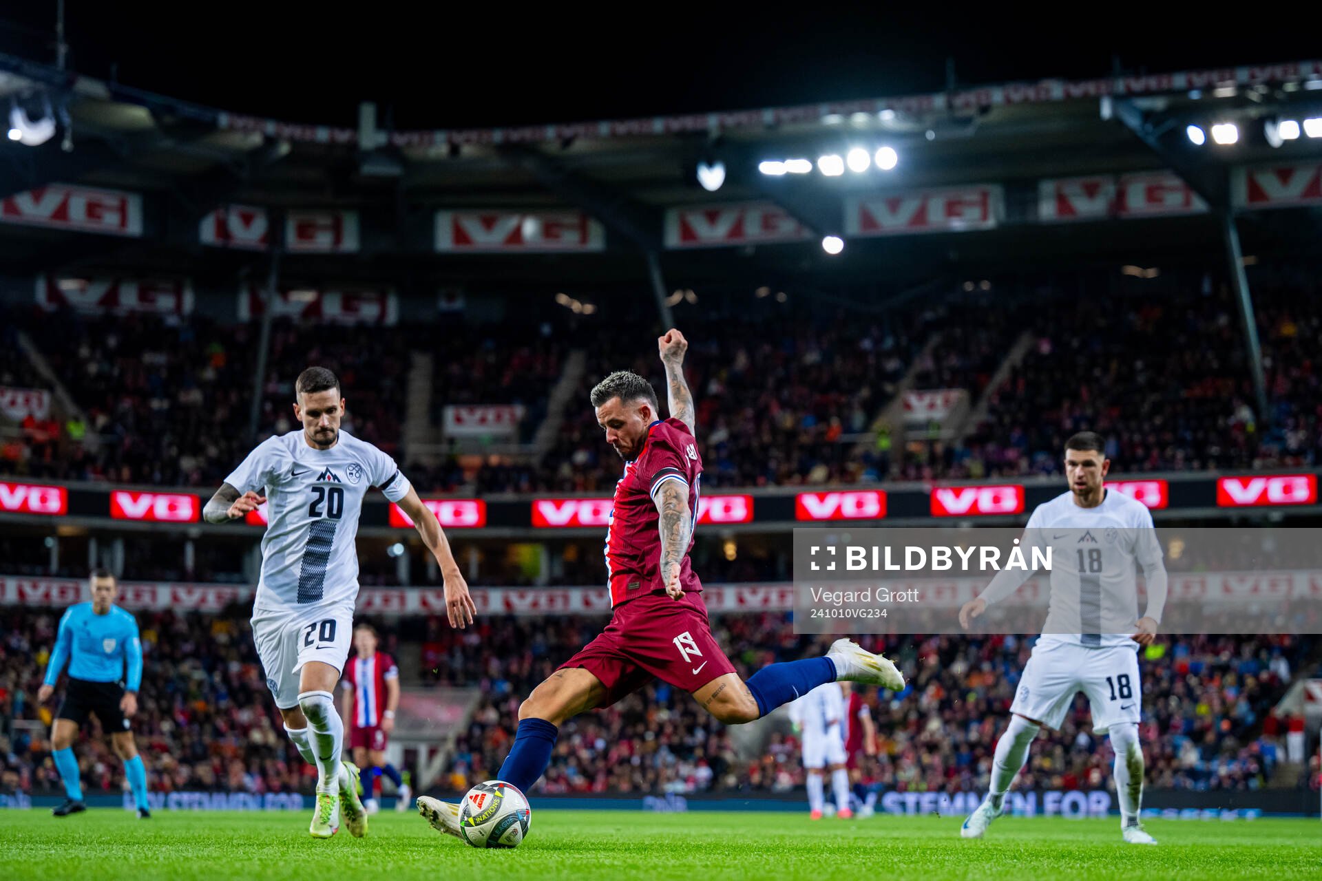 Petar Stojanovic of Slovenia and Aron Dønnum of Norway