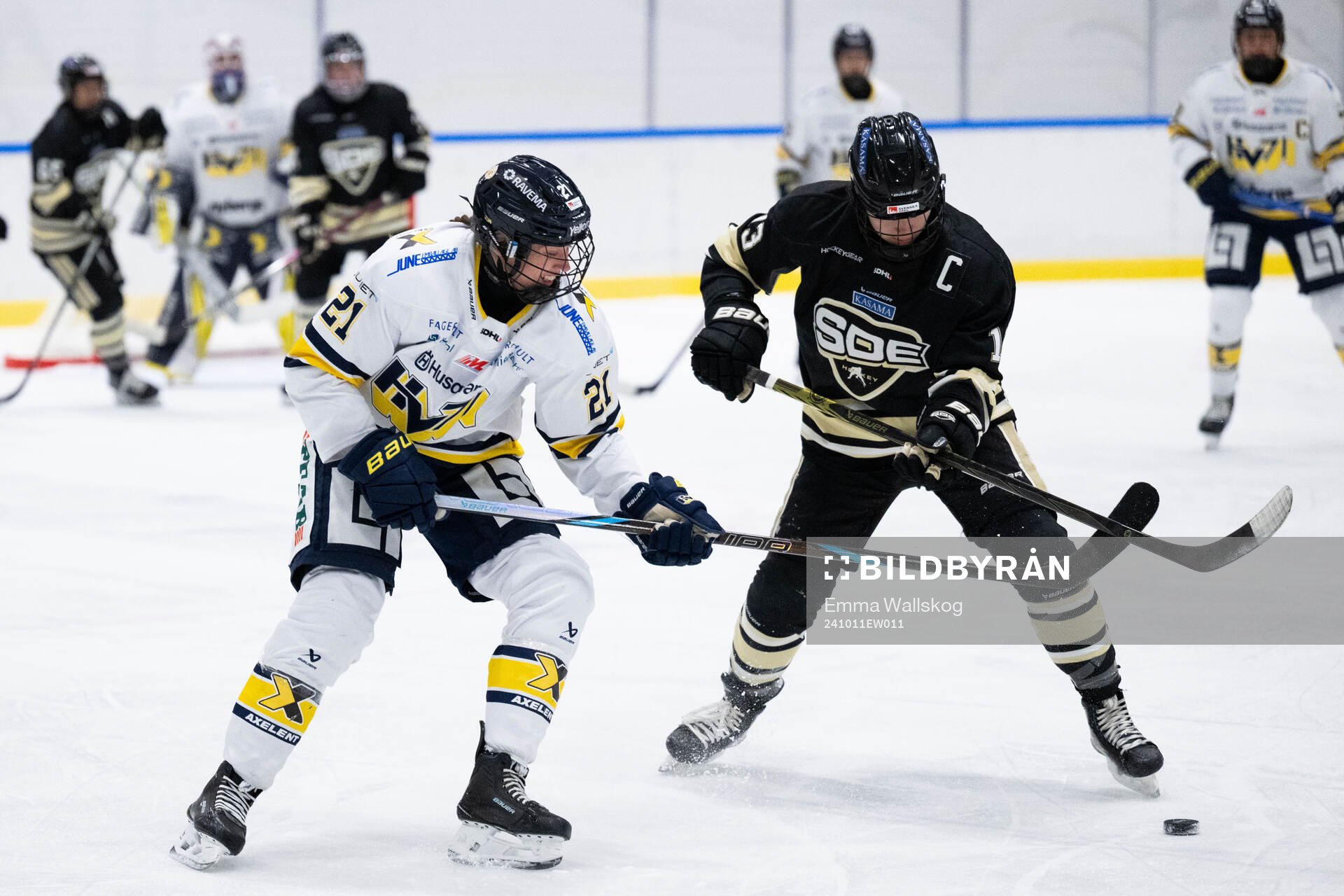 HV71s Amanda Andersson och SDEs Lotti Odnoga