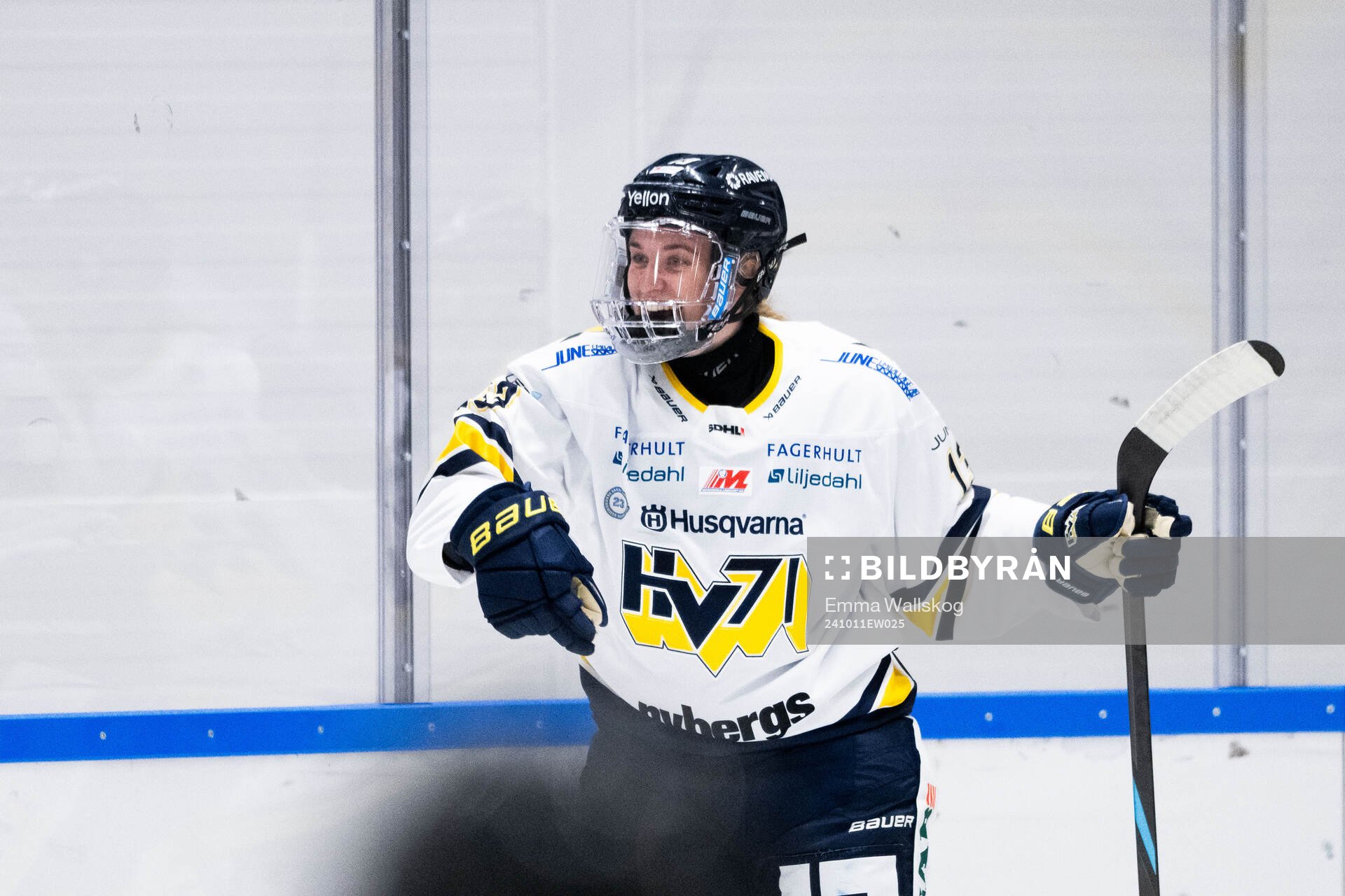 HV71s Julia Nearis jublar