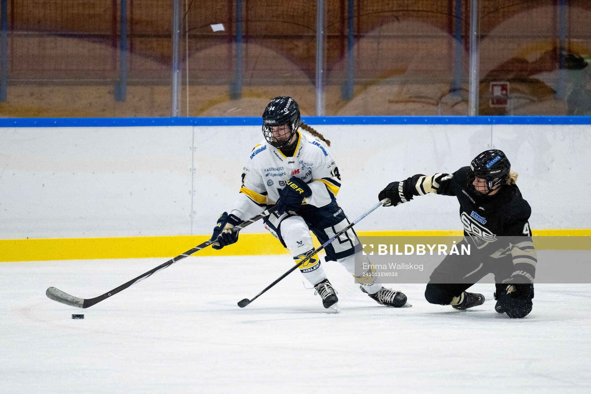 HV71s Evelina Arvidsson och SDEs Kayleigh Hamers