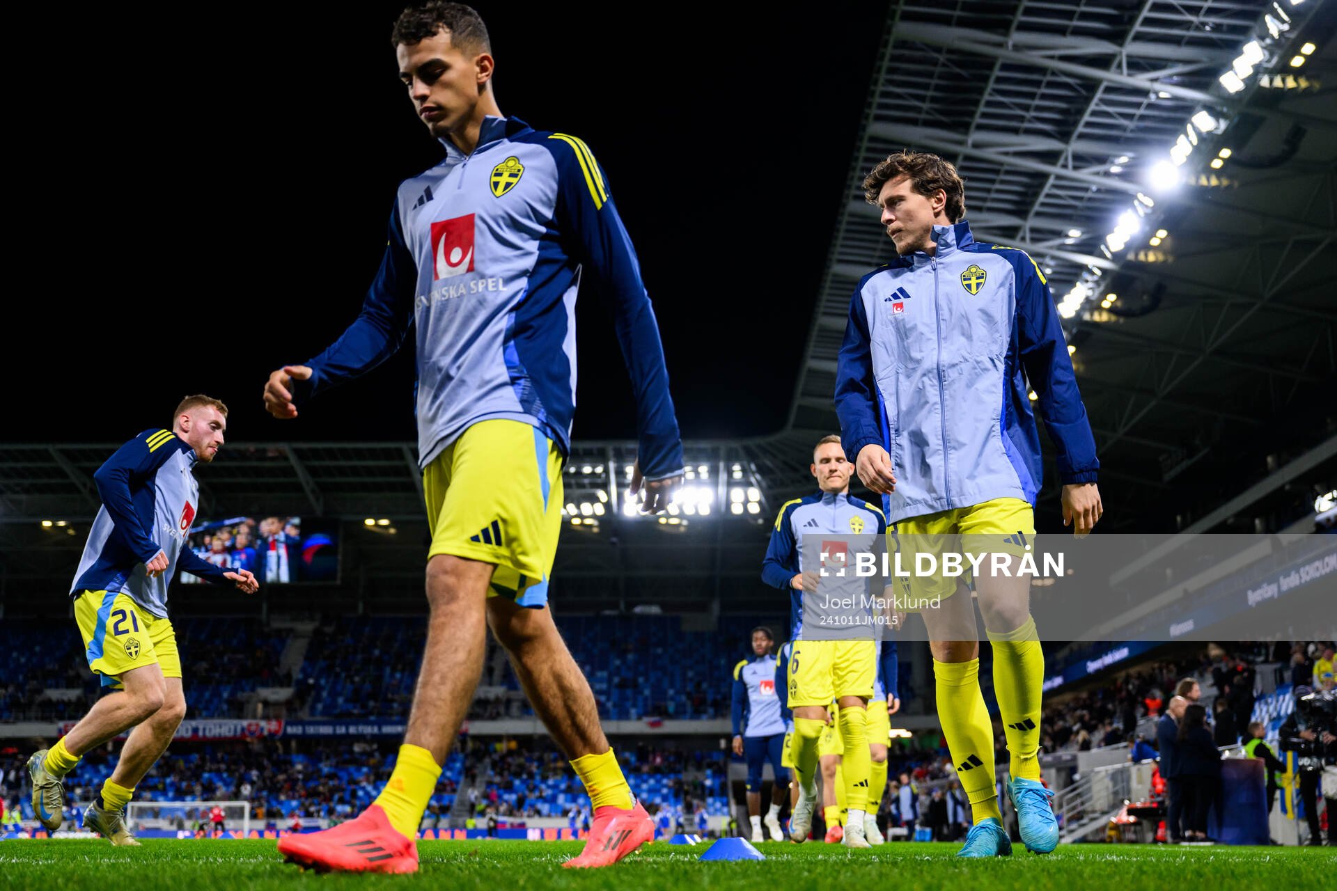 Dejan Kulusevski, Yasin Ayari and Victor Nilsson Lindelöf
