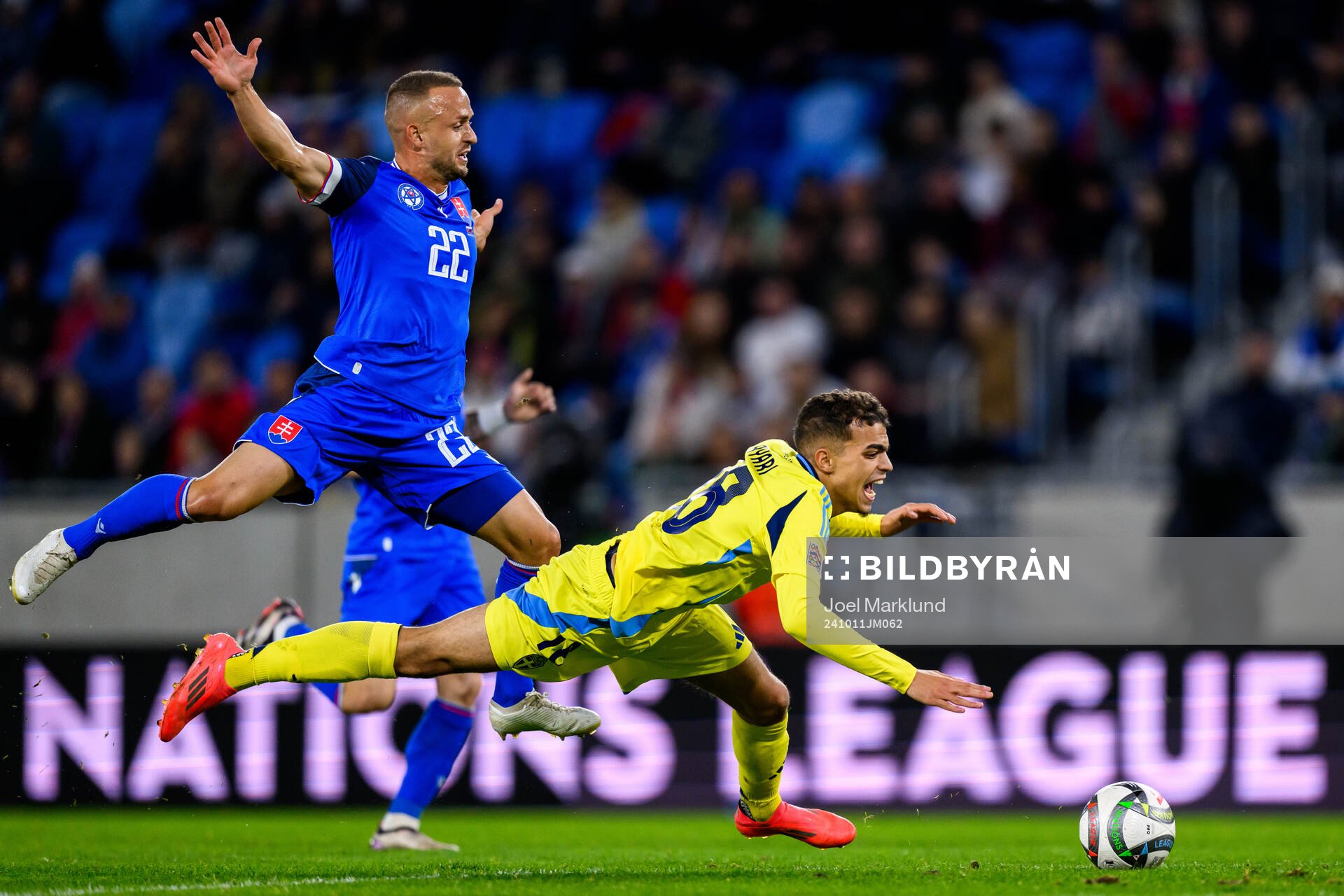 Stanislav Lobotka of Slovakia and Yasin Ayari of Sweden