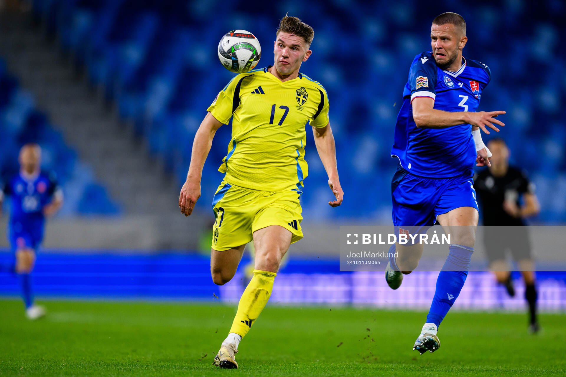 Viktor Gyökeres of Sweden and Denis Vavro of Slovakia