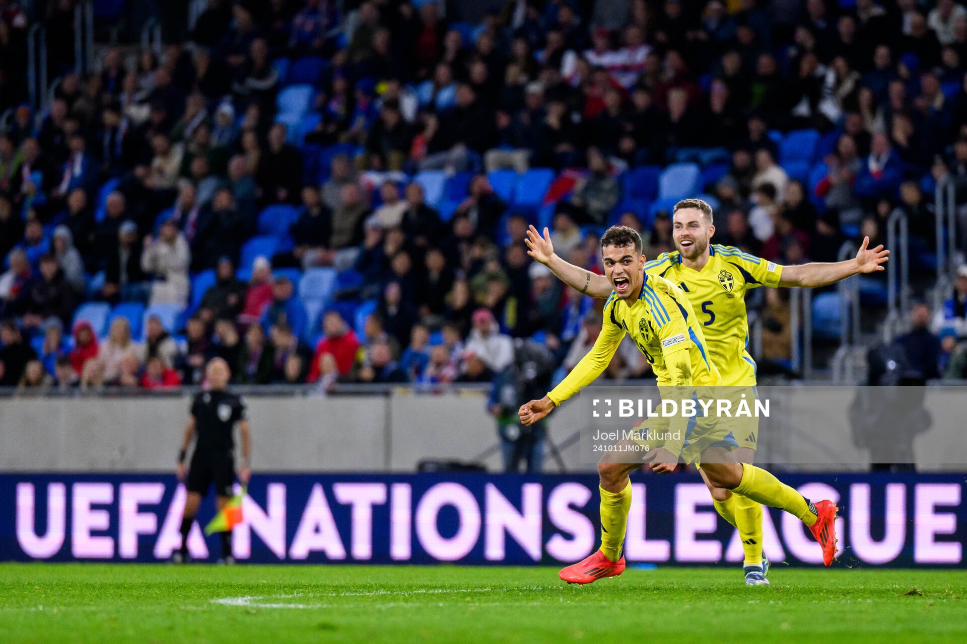 Yasin Ayari and Gabriel Gudmundsson of Sweden celebrate