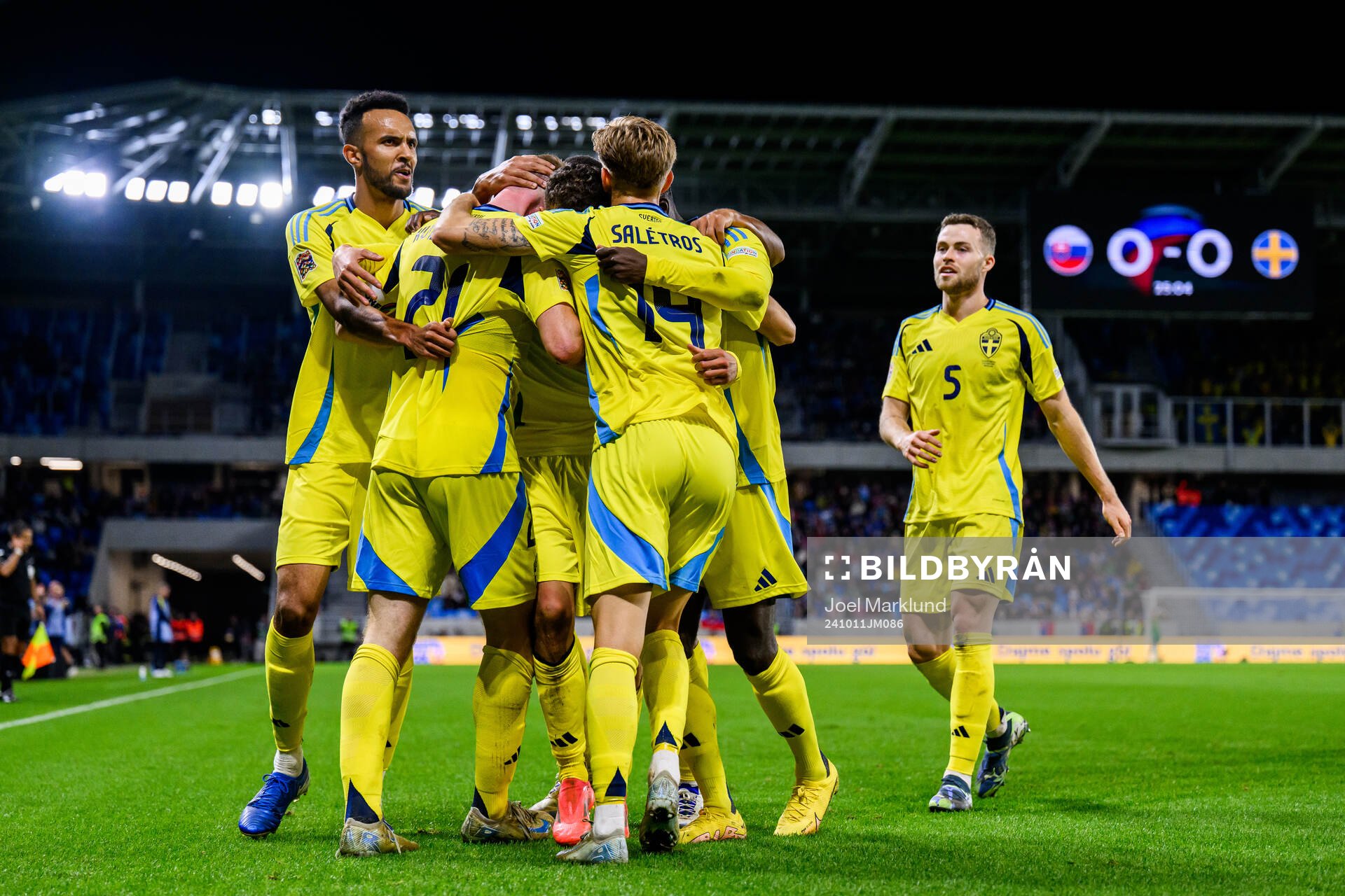 Yasin Ayari of Sweden celebrate with teammates
