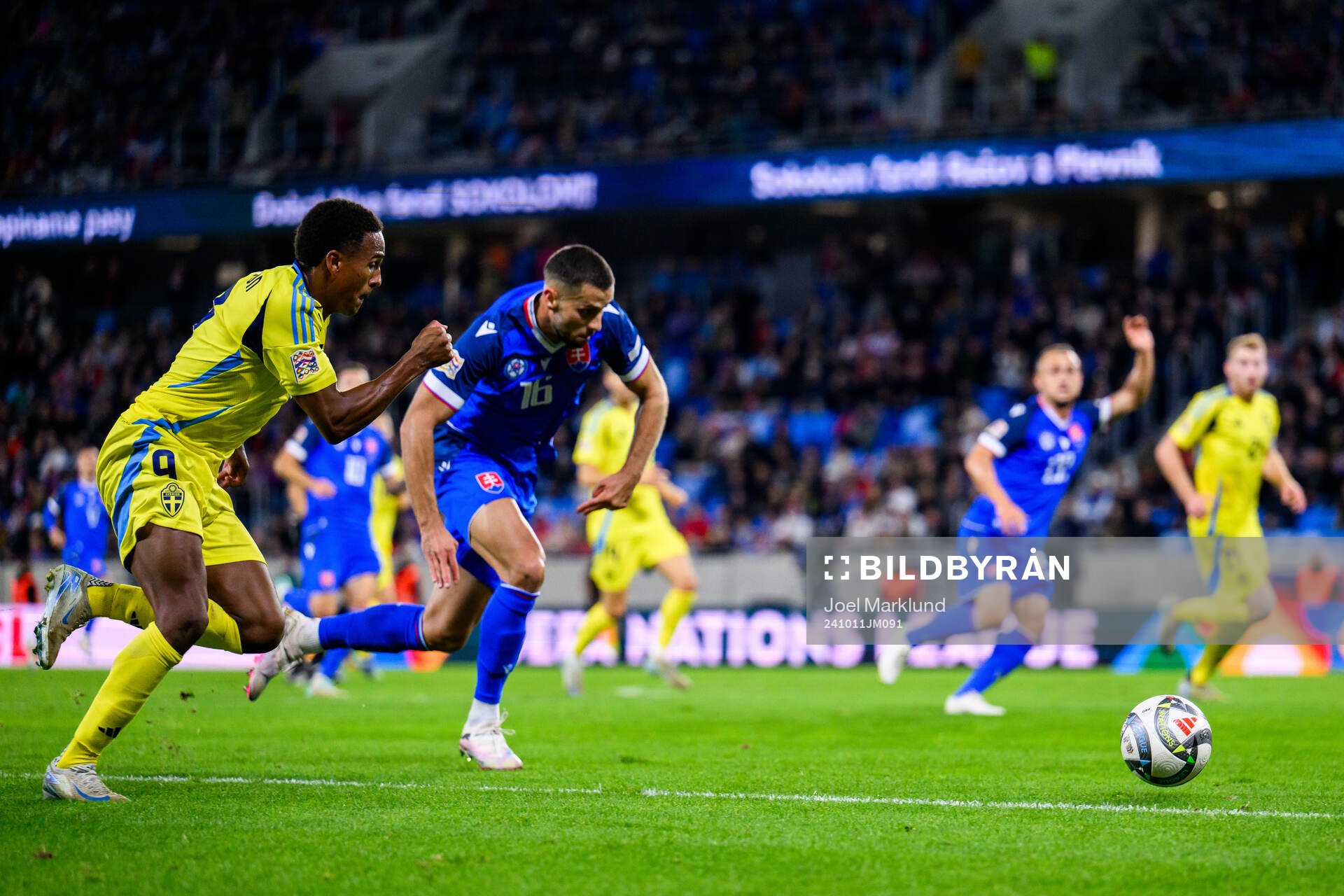 Niclas Eliasson of Sweden and Dávid Hancko of Slovakia