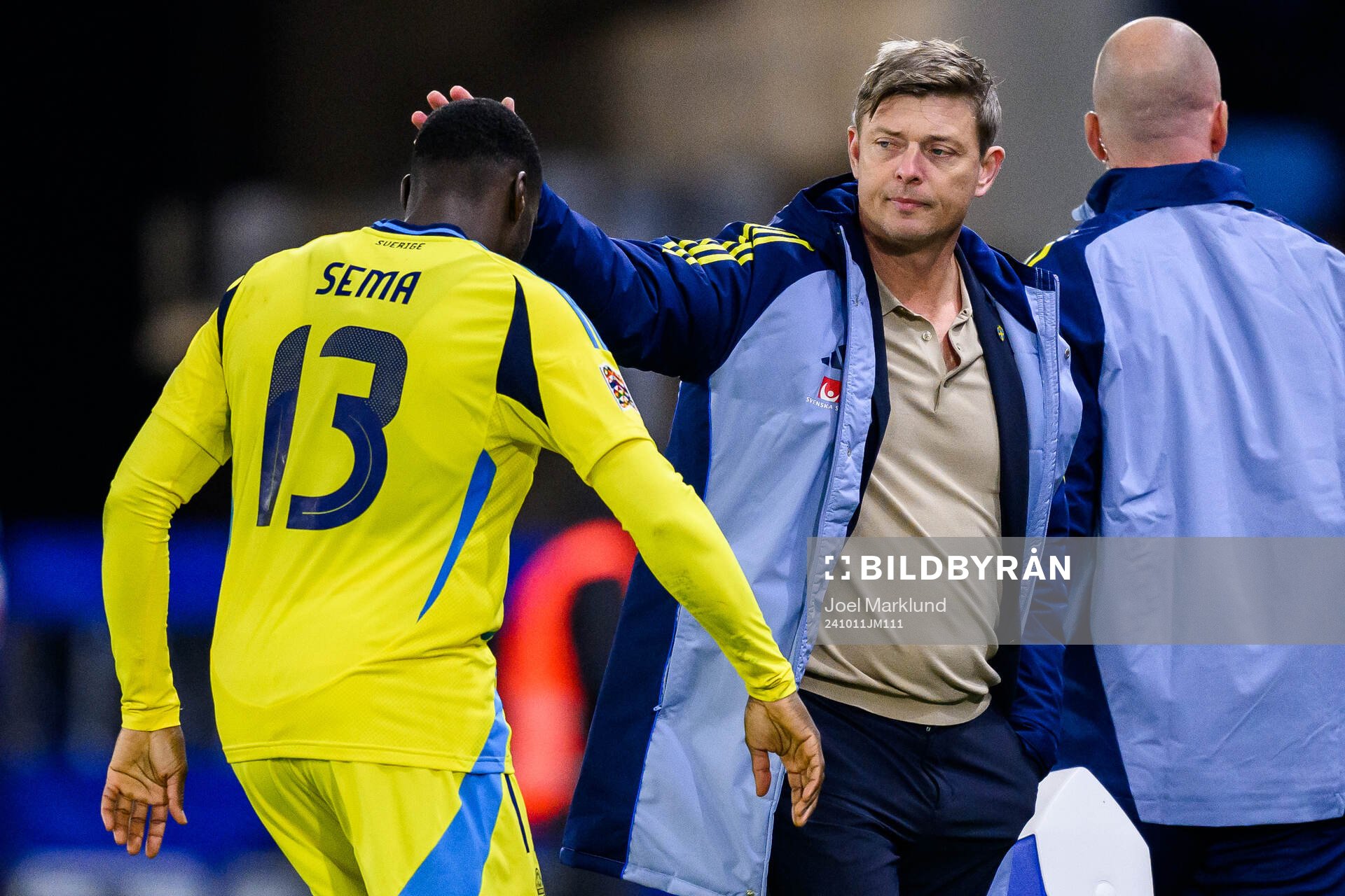Ken Sema and head coach Jon Dahl Tomasson of Sweden