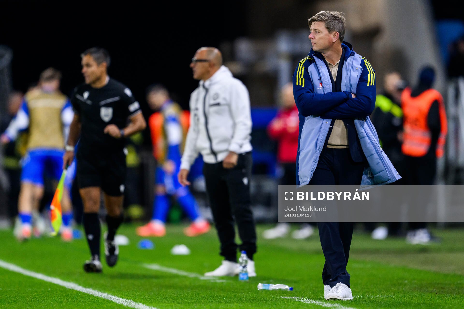 head coach Jon Dahl Tomasson of Sweden