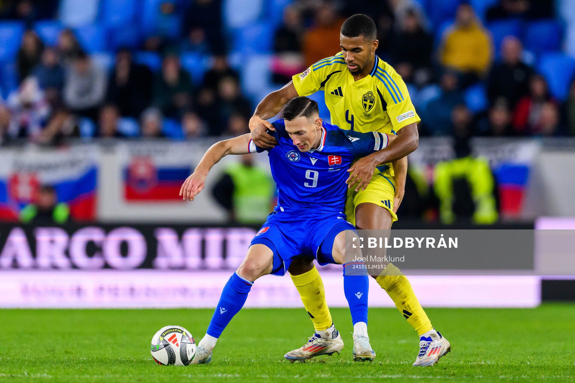 Robert Boženik of Slovakia and Isak Hien of Sweden