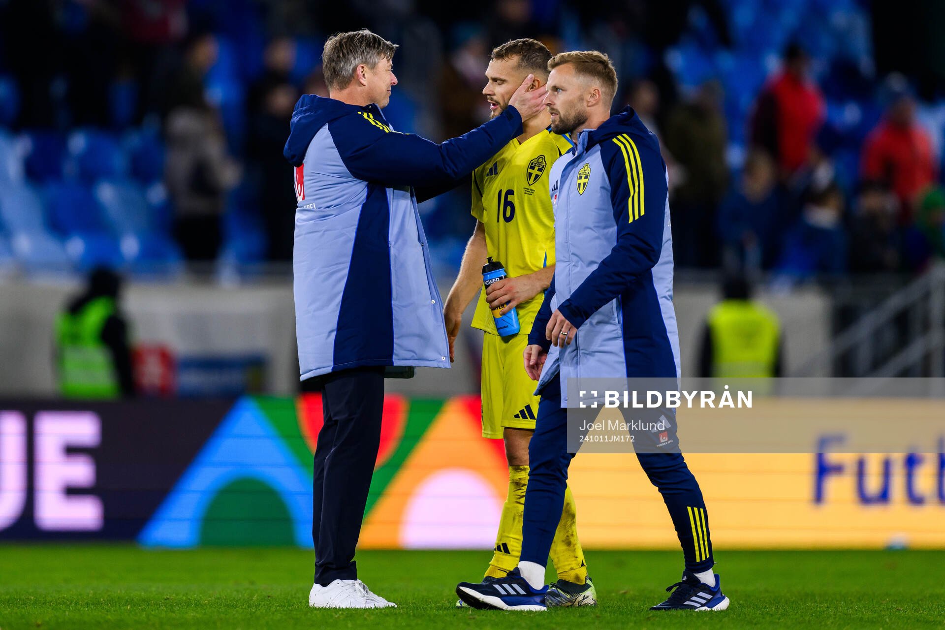 head coach Jon Dahl Tomasson and Jesper Karlström of Sweden