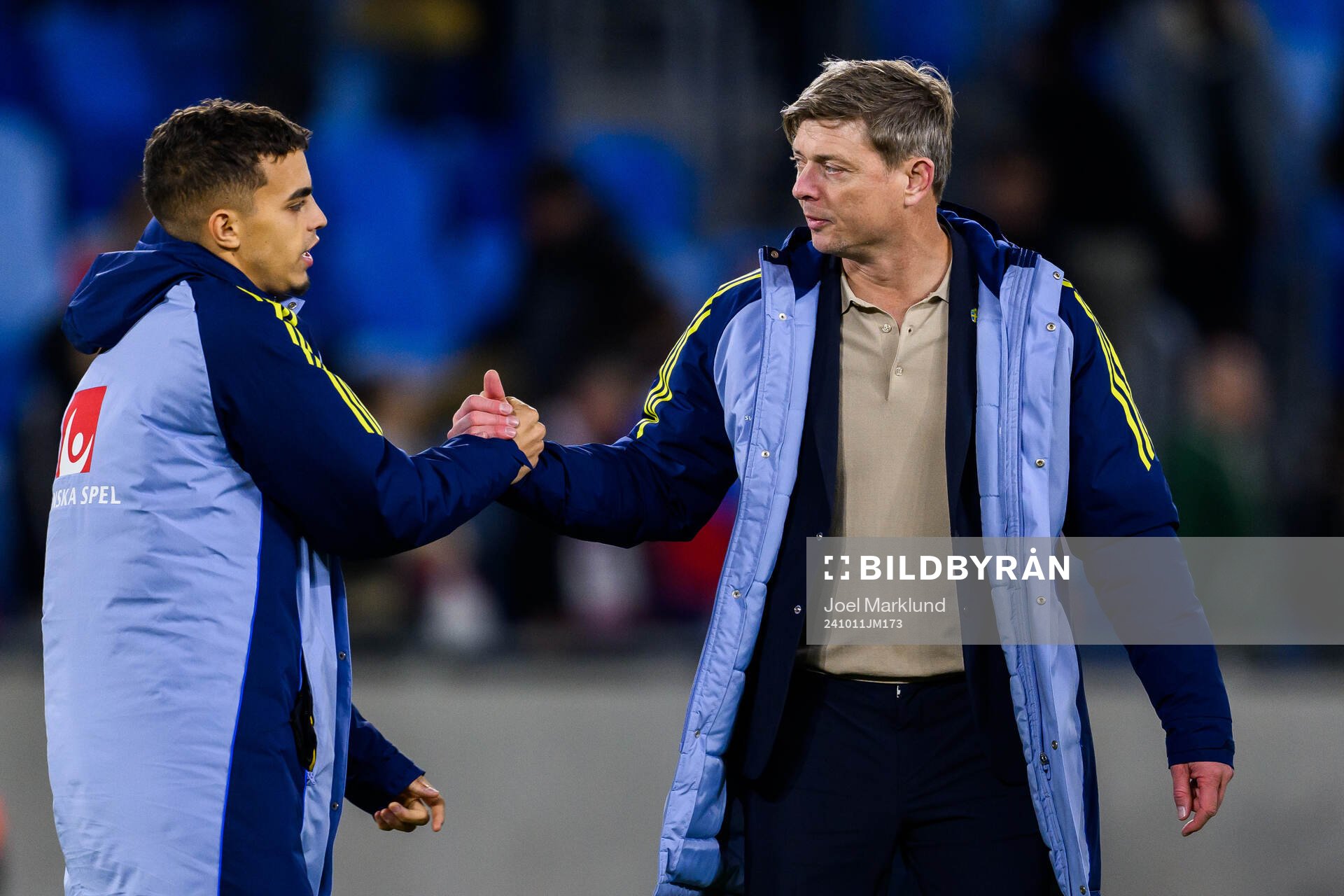 Yasin Ayari and head coach Jon Dahl Tomasson of Sweden after the Nations League football match between Slovakia and Sweden on October 11, 2024 in Bratislava.