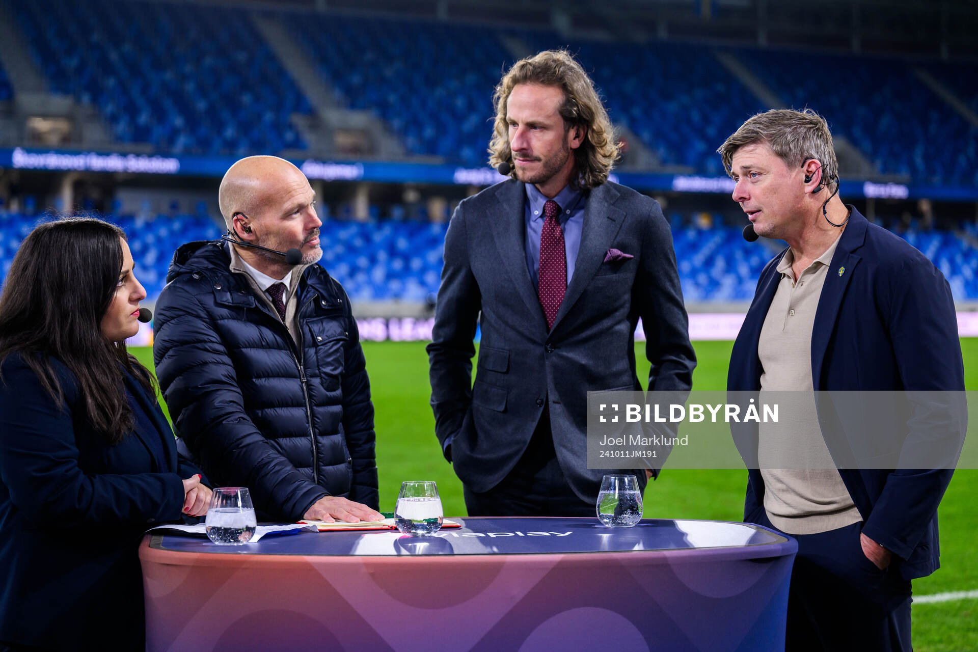 head coach Jon Dahl Tomasson of Sweden in the Viasat studio with Jennife Kücükaslan, Fredrik Ljungberg and Jonas Olsson after the Nations League football match between Slovakia and Sweden on October 11, 2024 in Bratislava.