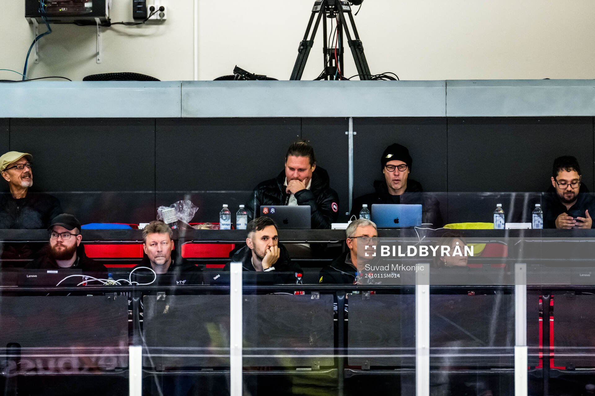 Journalister på pressläktaren