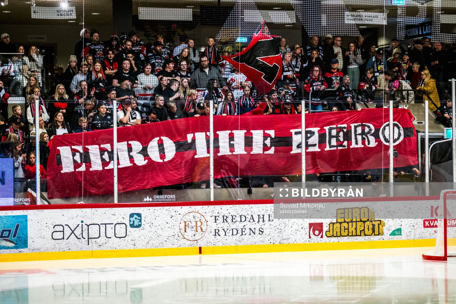 Nybros supportrar med en banderoll