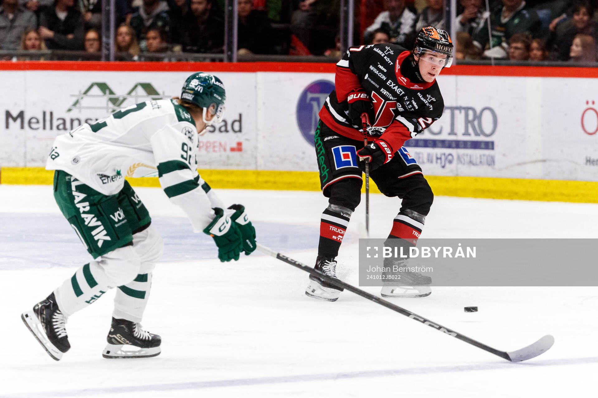 Färjestads Lucas Forsell och Örebros Peetro Seppälä