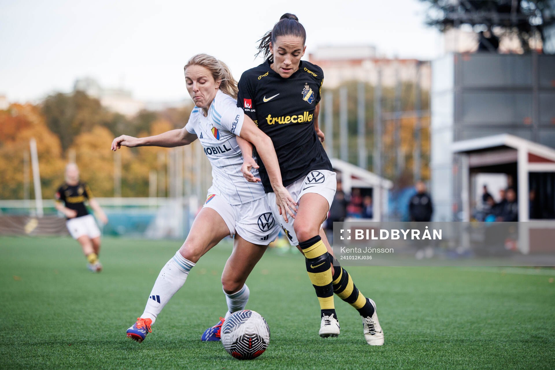 Djurgårdens Mimmi Larsson och AIKs Anna Oskarsson