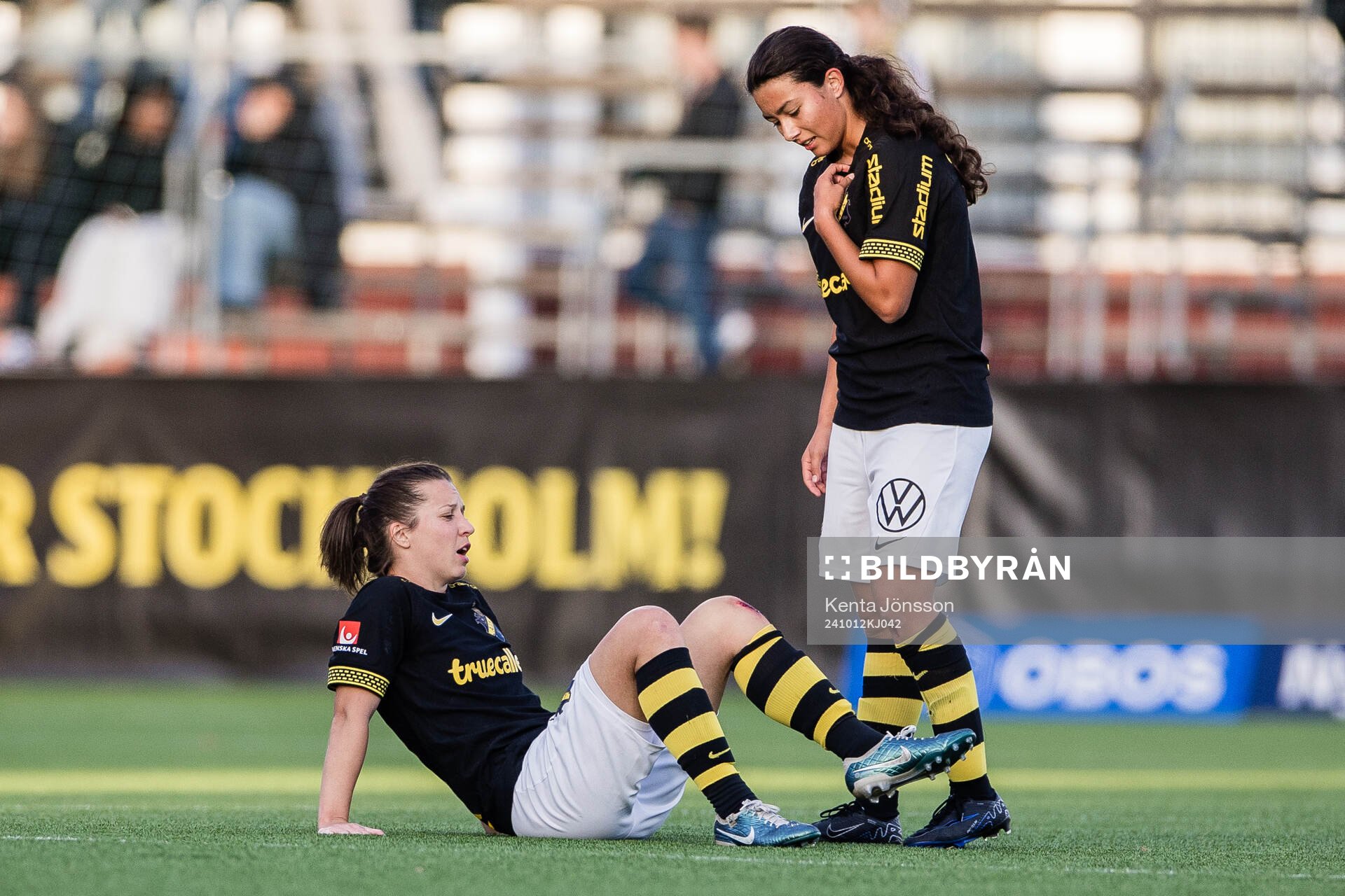 AIKs Patrícia Fischerova och Annika Svensson deppar