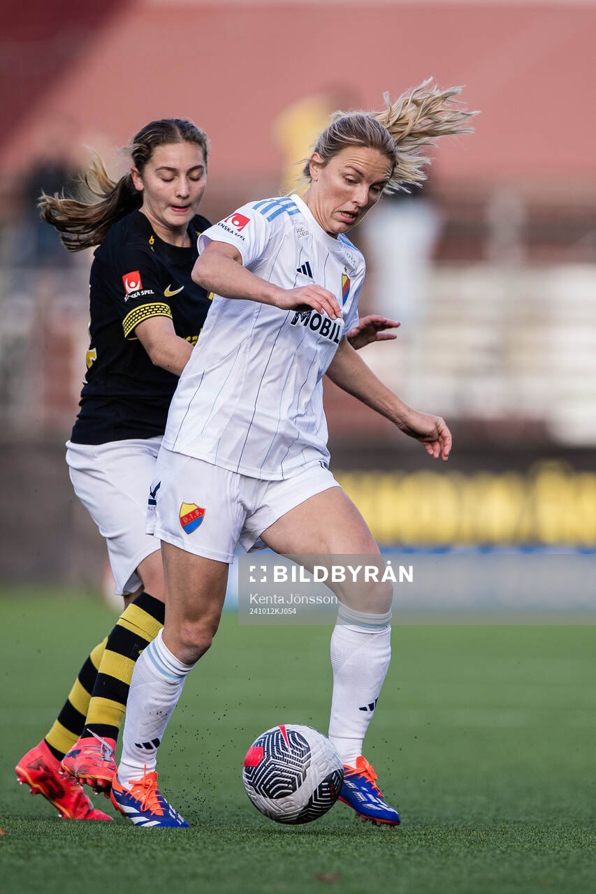 AIKs Maja Johansson och Djurgårdens Mimmi Larsson