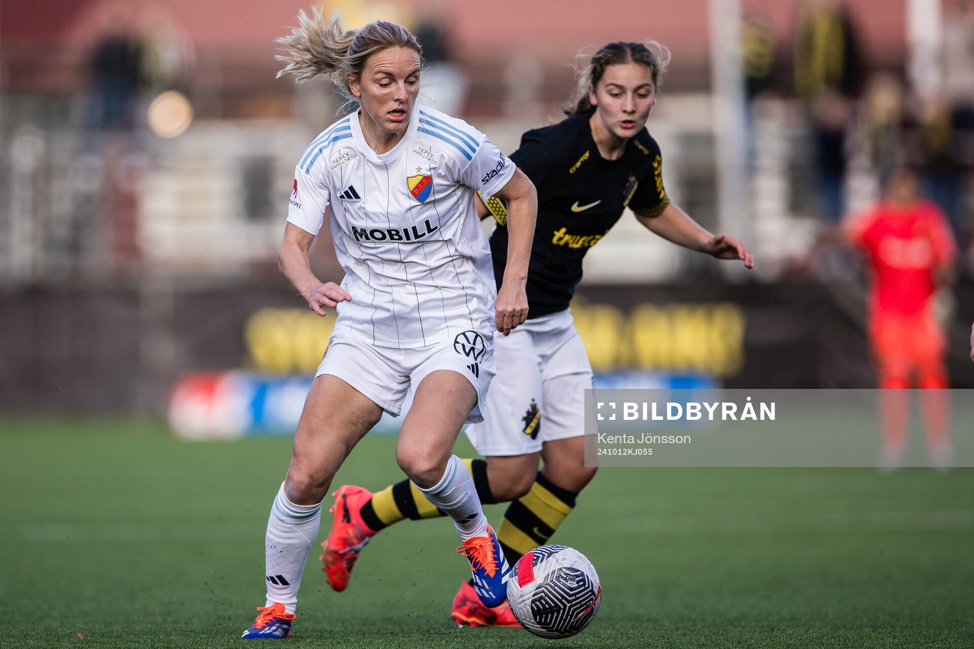 Djurgårdens Mimmi Larsson och AIKs Maja Johansson