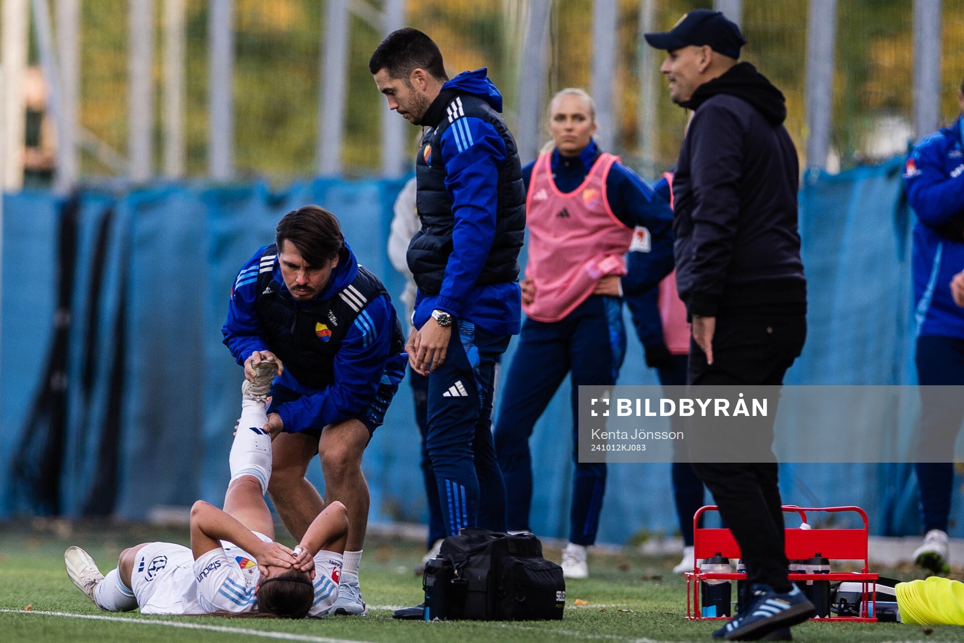 Djurgårdens Alexsandra Lobanova har ont under fotbollsmatchen i Damallsvenskan mellan AIK och Djurgården den 12 oktober 2024 i Stockholm. 