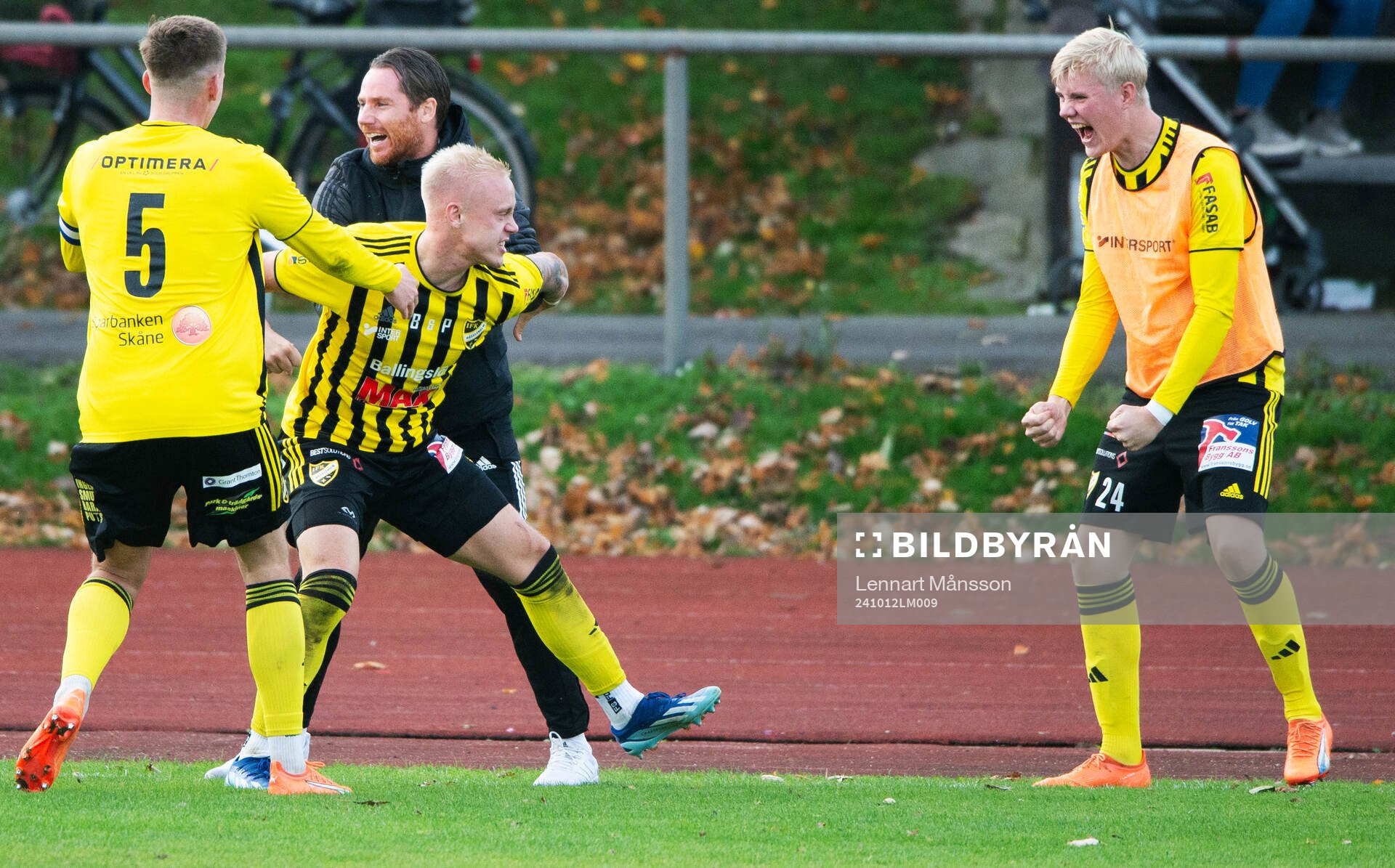 IFK Hässleholms matchhjälte Alexander Sjöström jublar