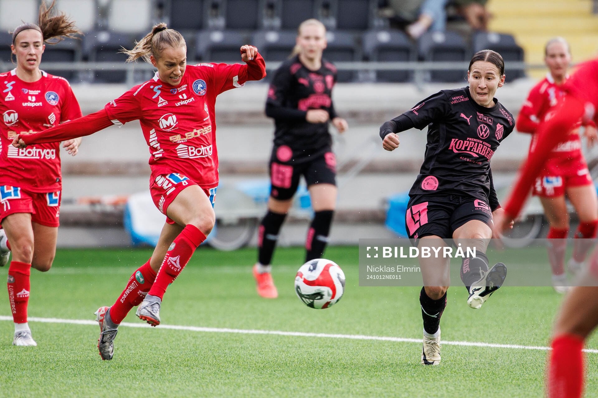 Linköpings Sara Eriksson och Häckens Tabby Tindell
