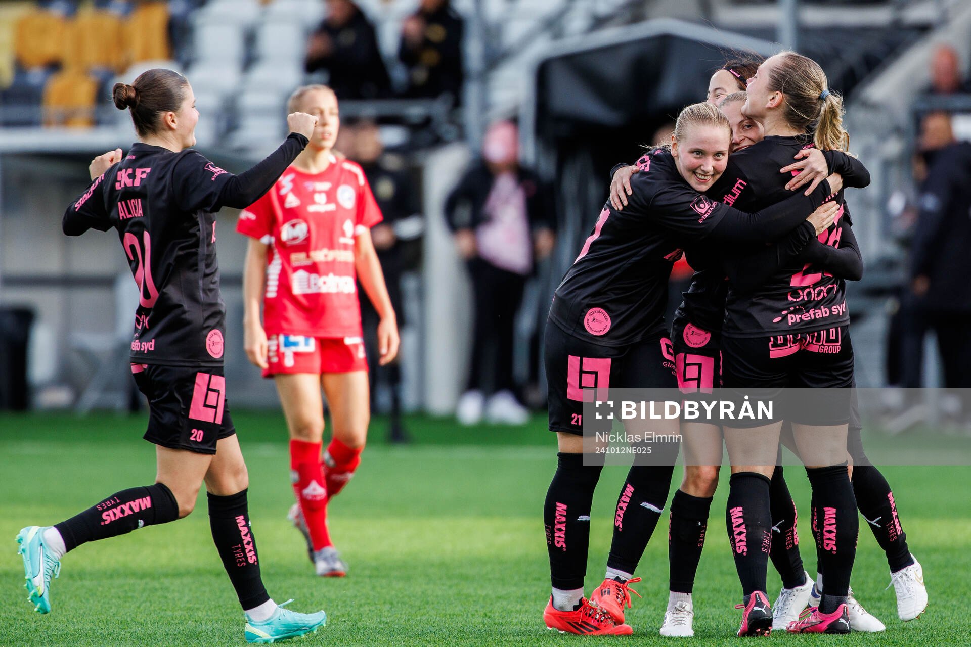 Häckens Alice Bergström jublar