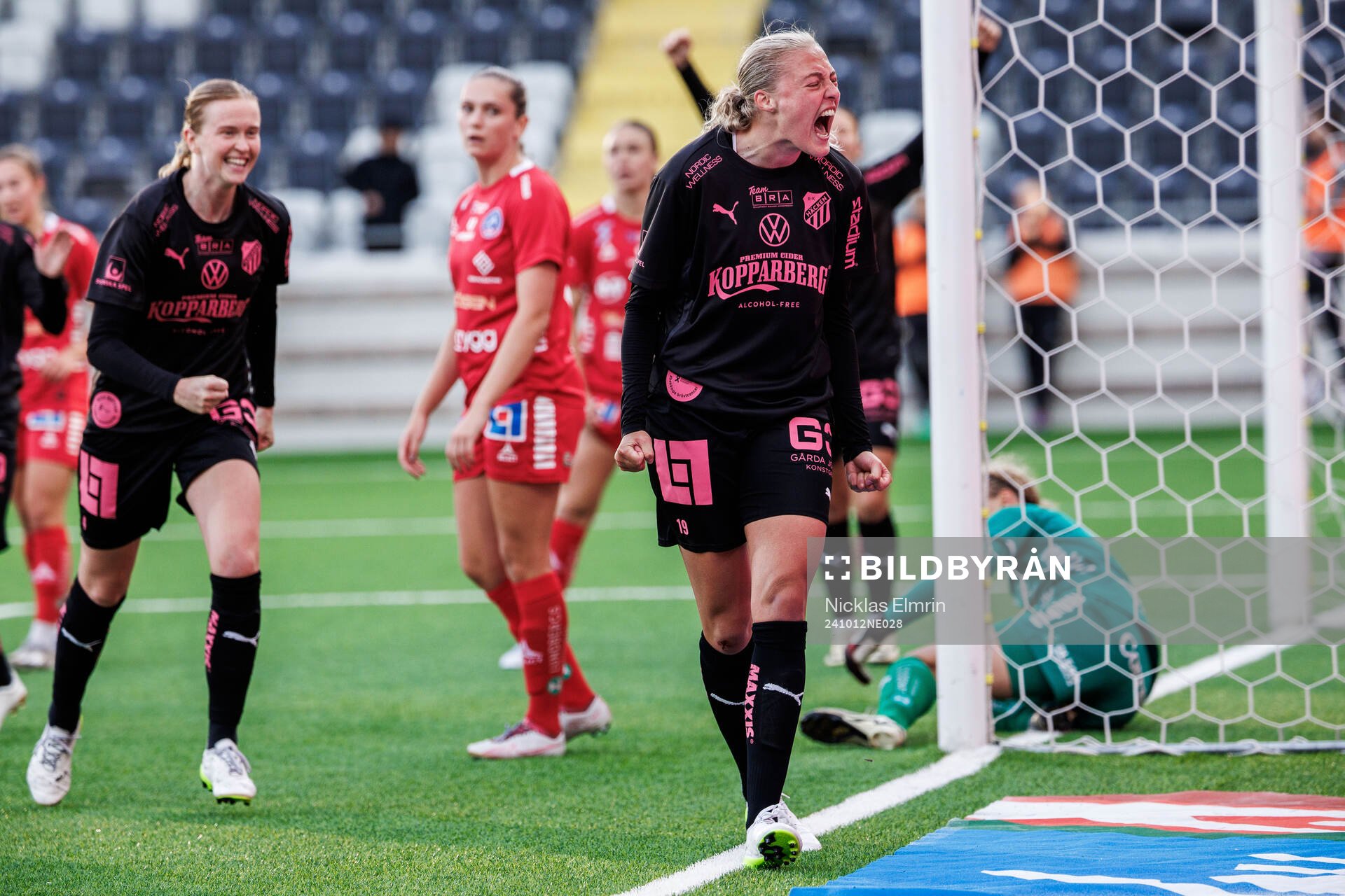 Häckens Elma Junttila Nelhage jublar