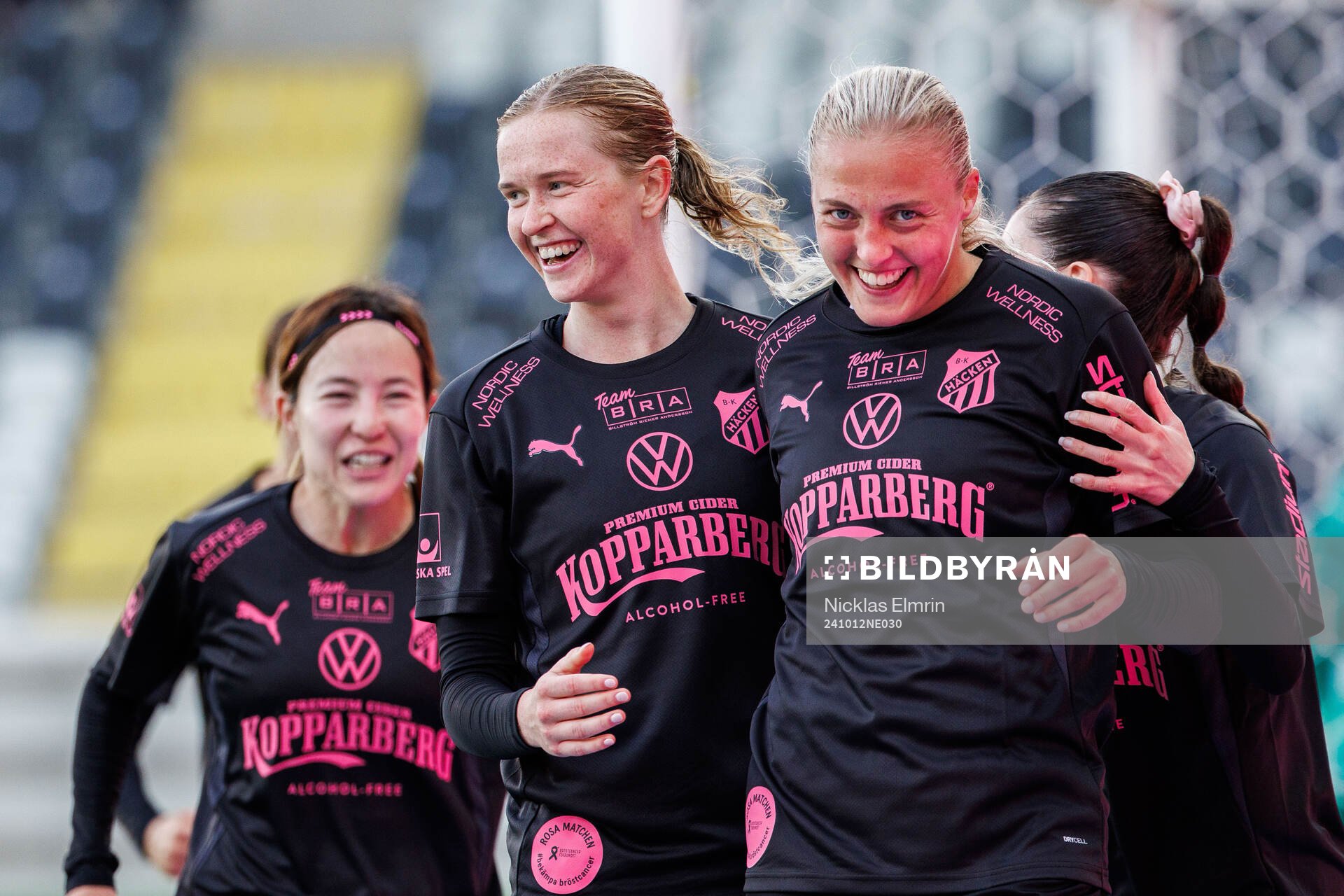 Häckens Emma Östlund och Elma Junttila Nelhage jublar