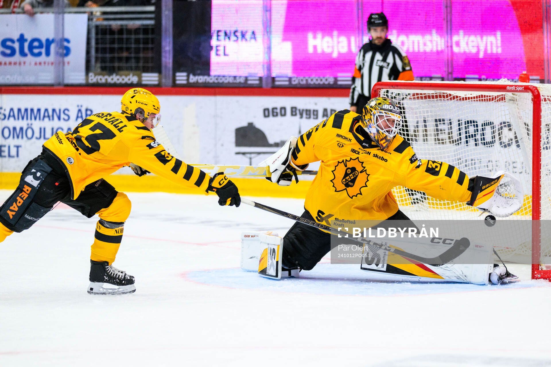 Skellefteås målvakt Linus Söderström släpper in 2-0 av