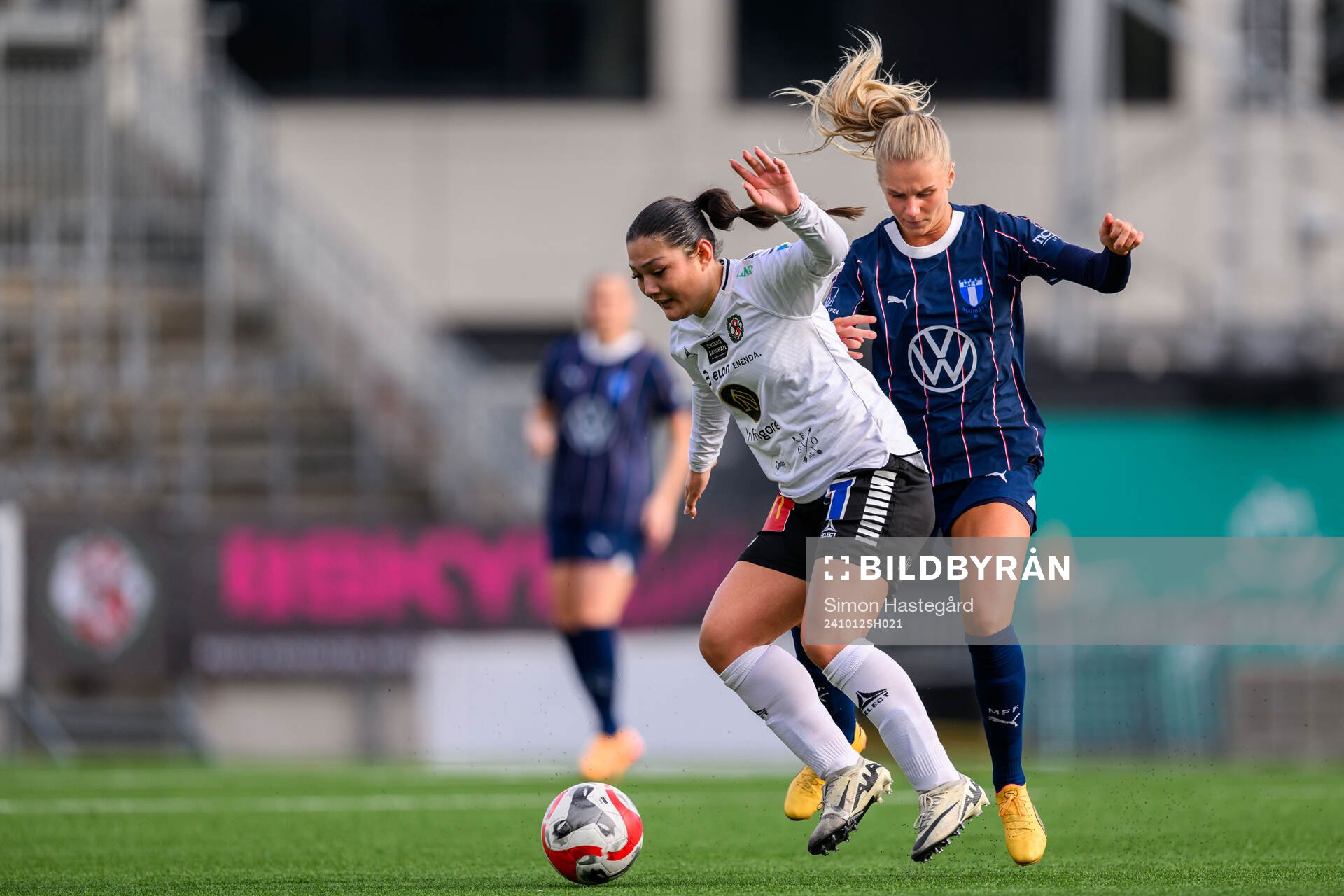 Örebros Amelia Olofsson och Malmö FFs Nellie Lilja