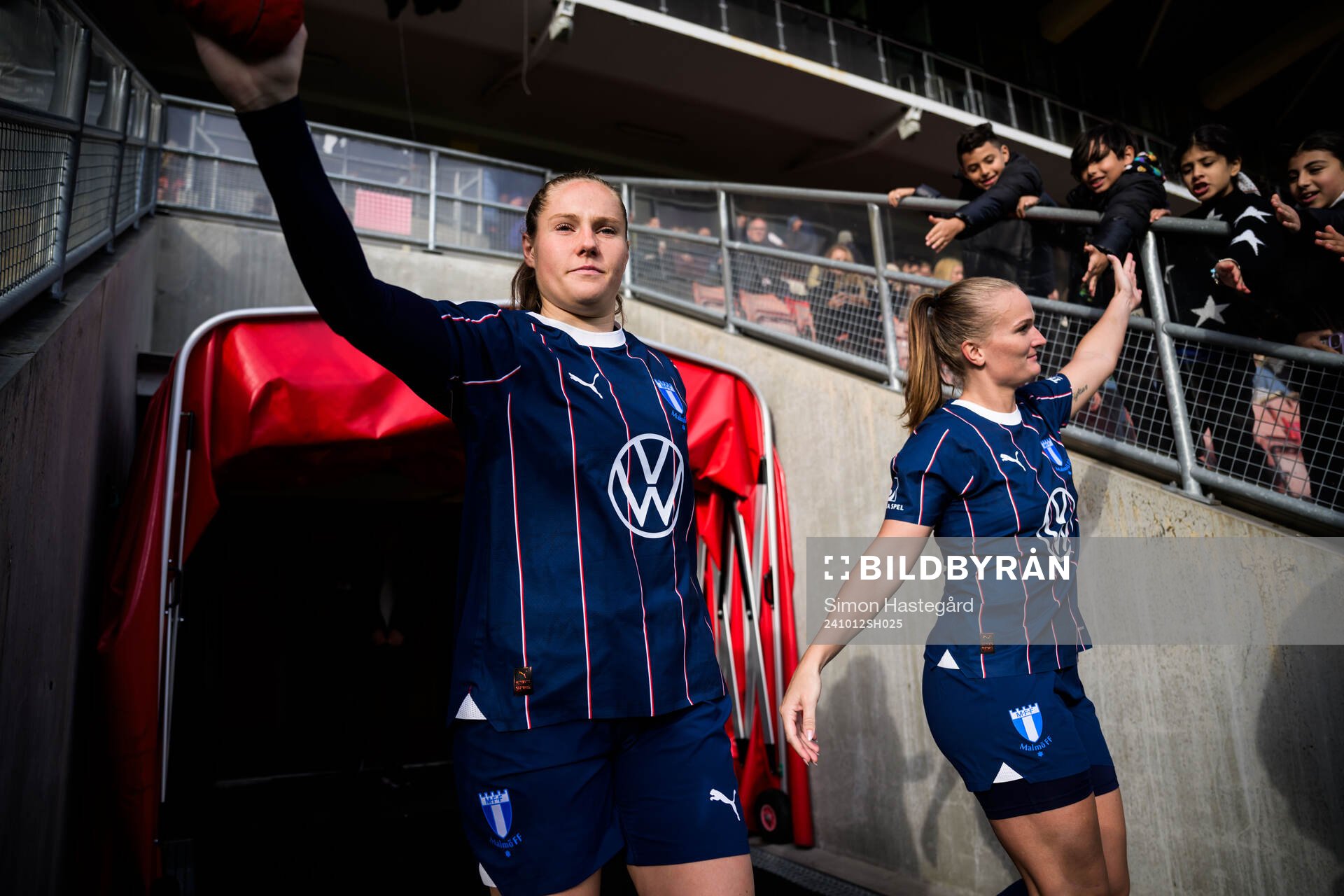 Malmö FFs Linnea Svensson och Lovisa Gustafsson kommer ut