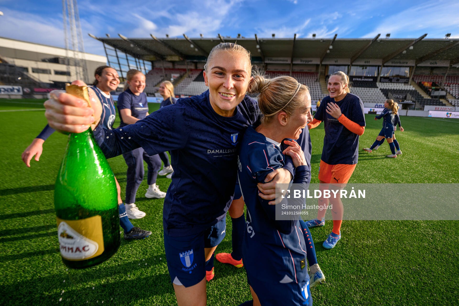 Malmö FFs Beatrice Persson jublar över avancemanget till