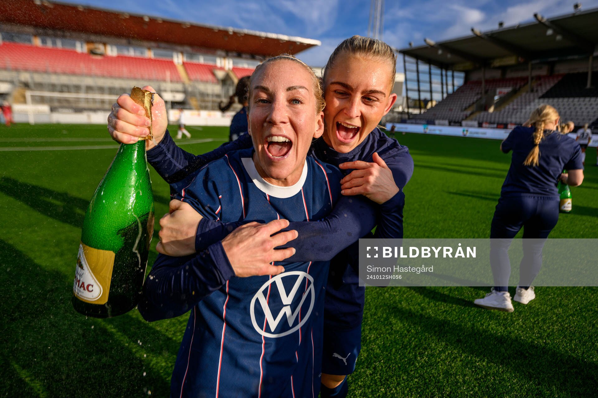 Malmö FFs Mia Persson och Beatrice Persson  jublar över