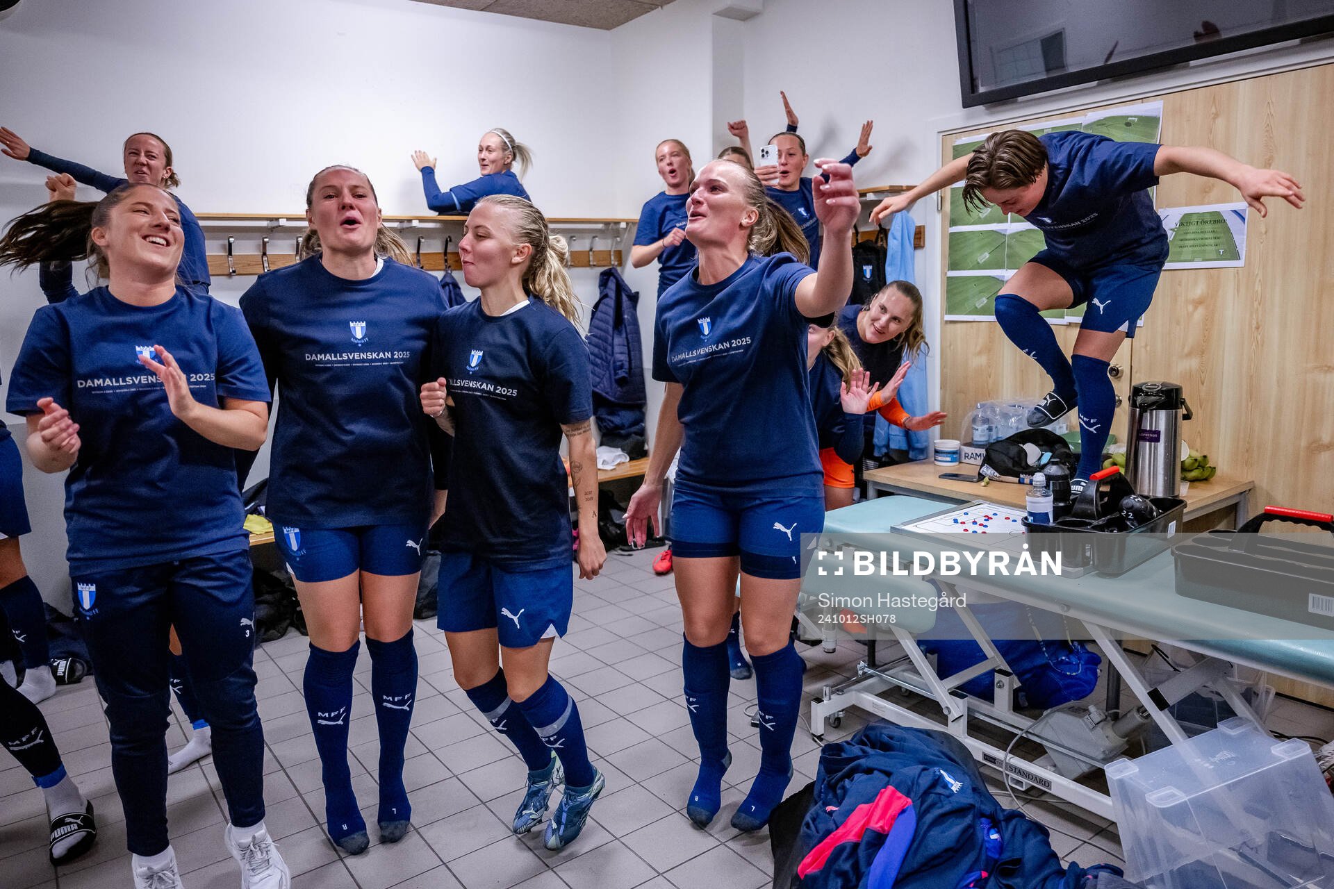 Malmö FFs spelare jublar i omklädningsrummet
