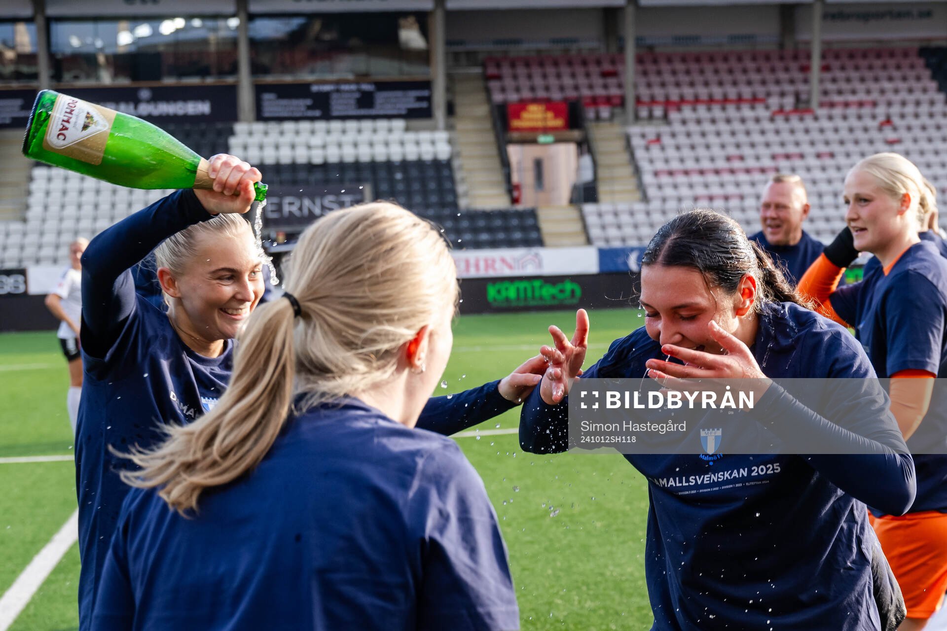 Malmö FFs Beatrice Persson och Alexia Mitkovska  jublar