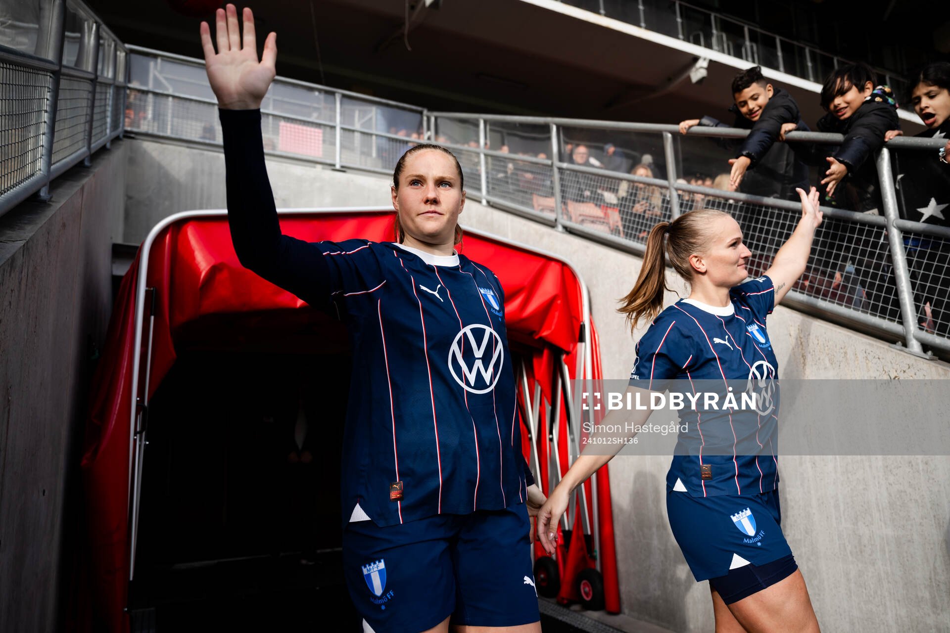 almö FFs Linnea Svensson och Lovisa Gustafsson kommer ut