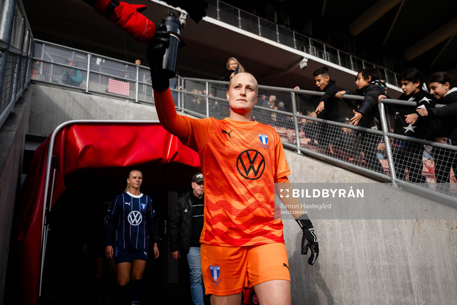 Malmö FFs målvakt Kathrine Østergaard Larsenkommer ut ur