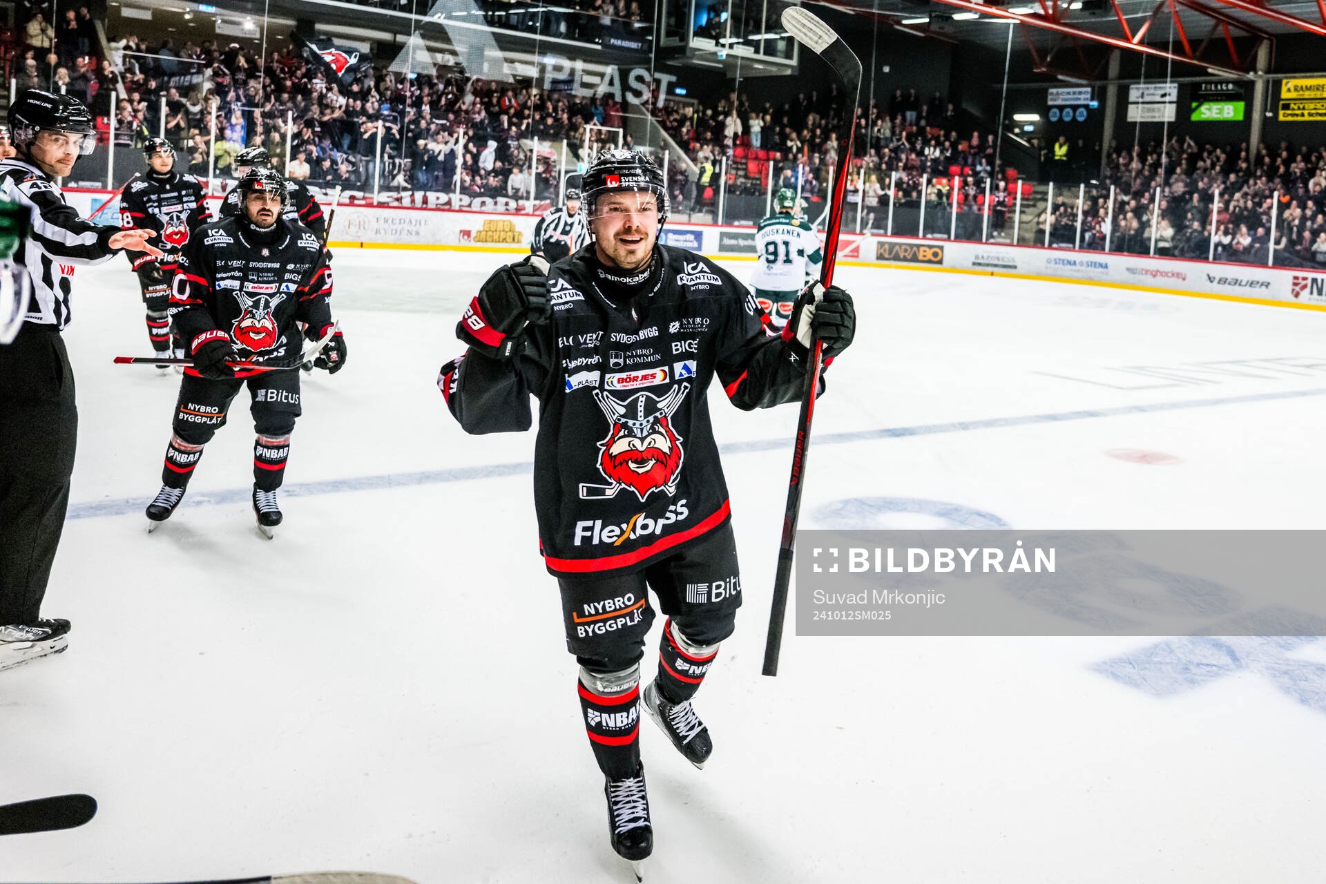 Nybros Anton Svensson jublar