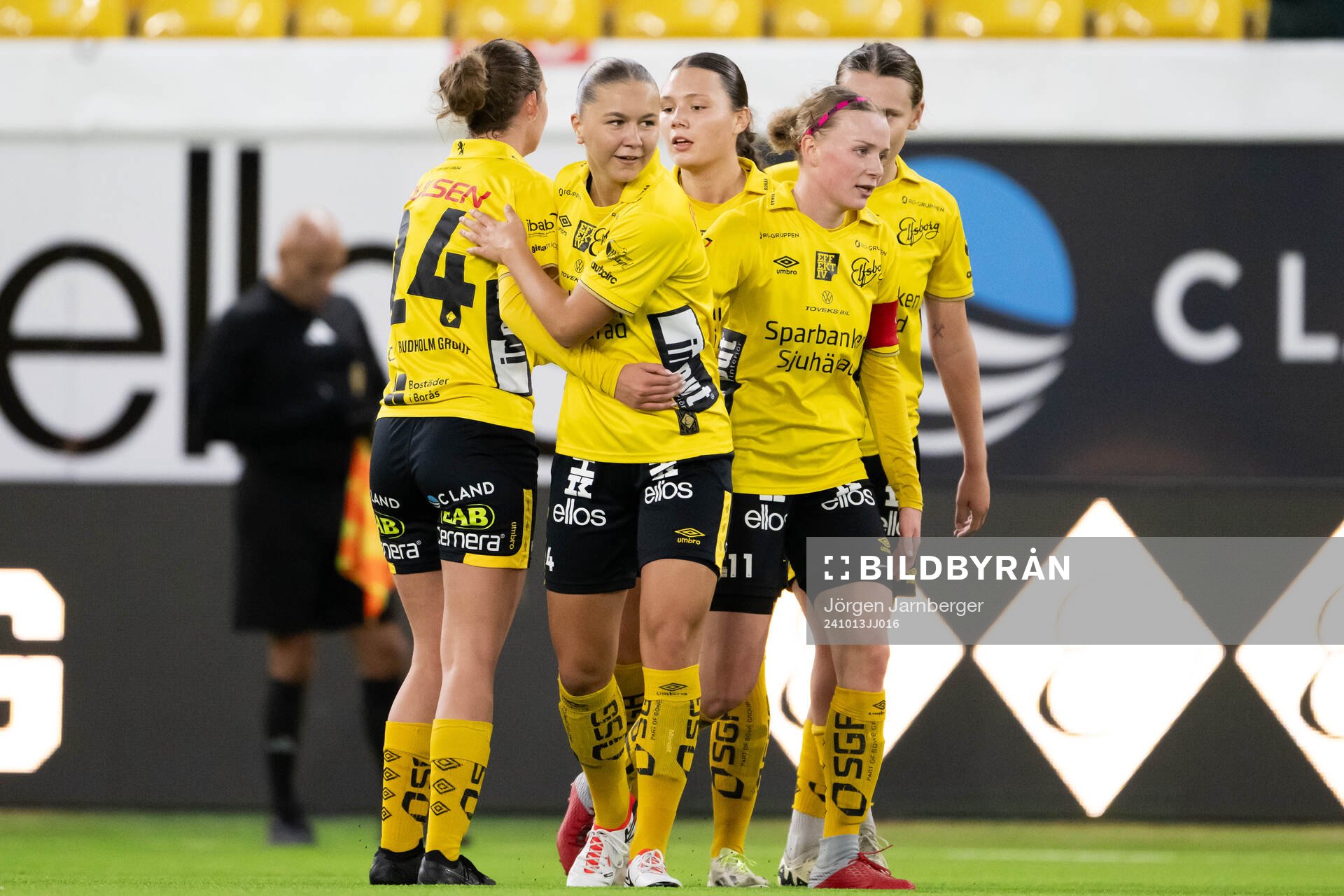 Elfsborgs Ellen Nilsson jublar med lagkamrater