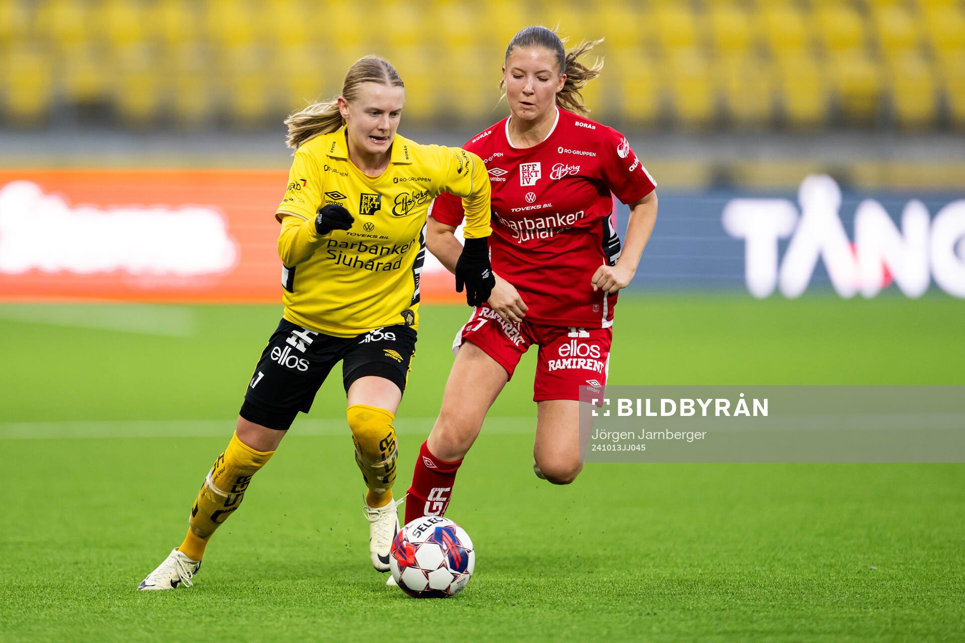 Elfsborgs Hanna Jiozon och Tyresös Filippa Pettersson