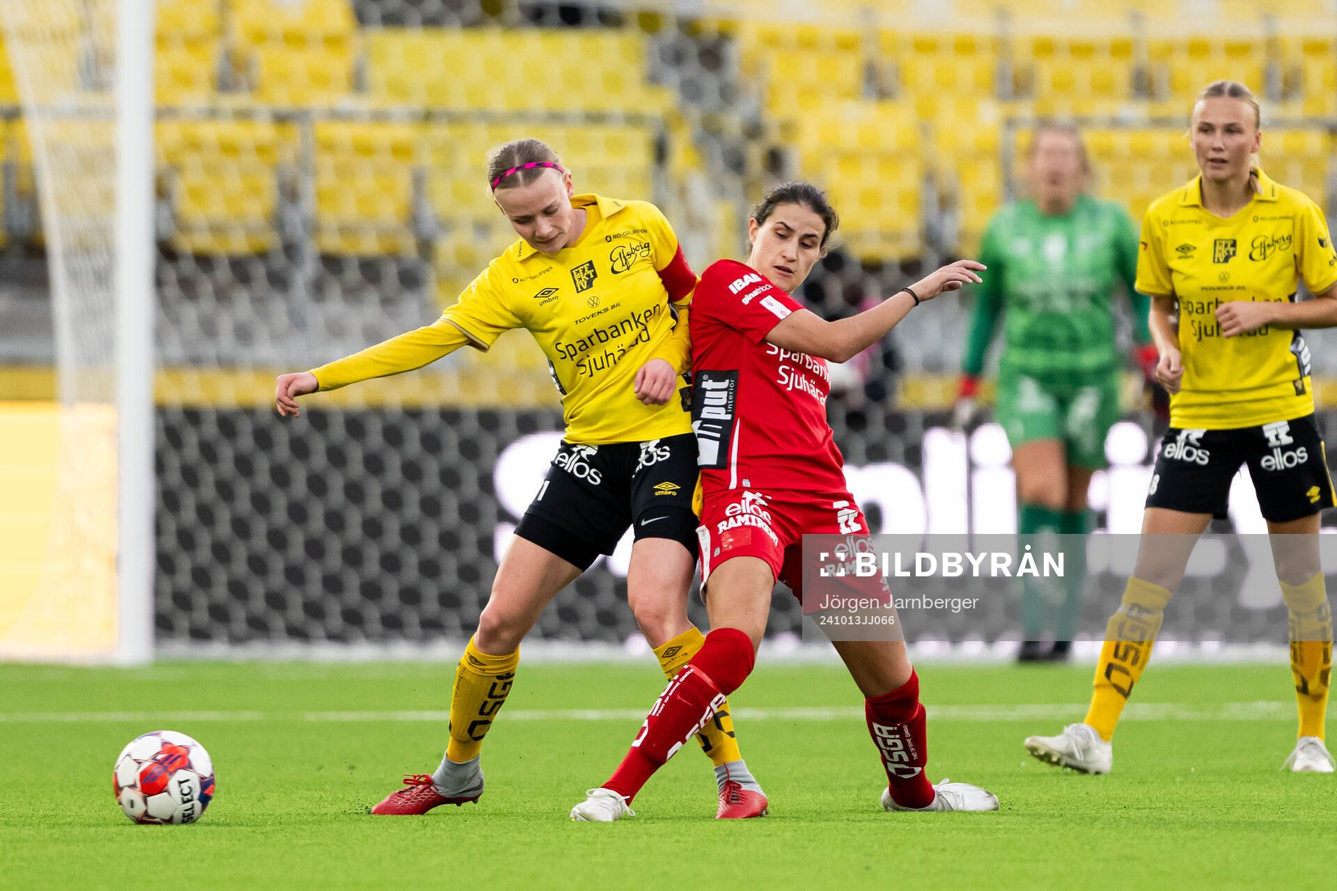 Elfsborgs Leann Nyström och Tyresös Thea Larsson