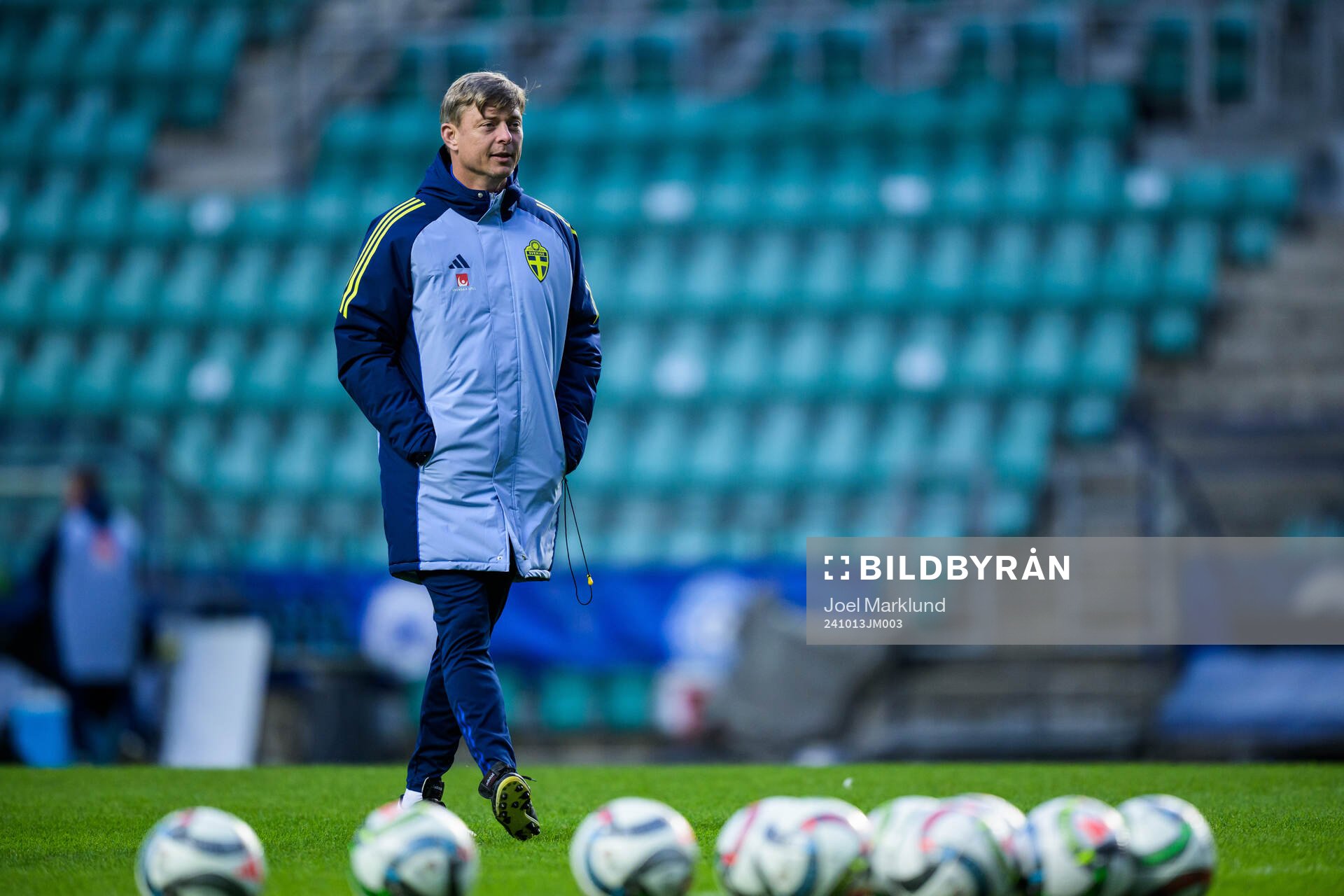 Head coach Jon Dahl Tomasson of the Swedish men's national football team during a training session on October 13, 2024 in Tallinn. 