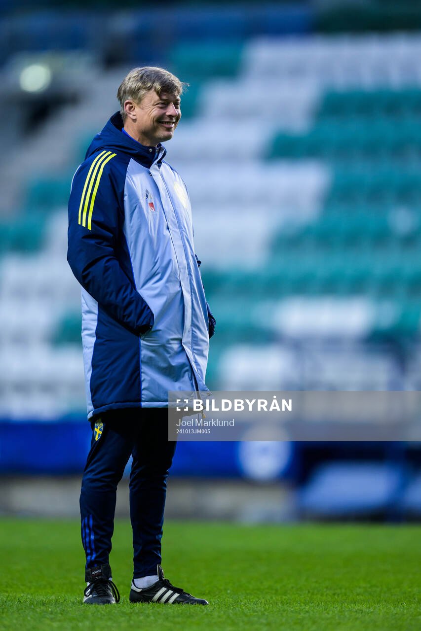 Head coach Jon Dahl Tomasson of the Swedish men's national